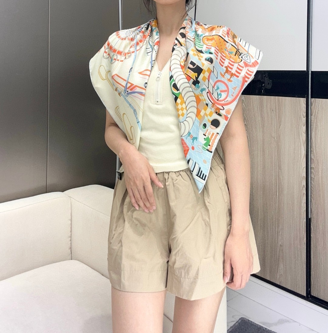 爱马仕跑马俱乐部-90丝巾早春新款
Hermes Horse Club |爱马仕跑马俱乐部
本款丝巾