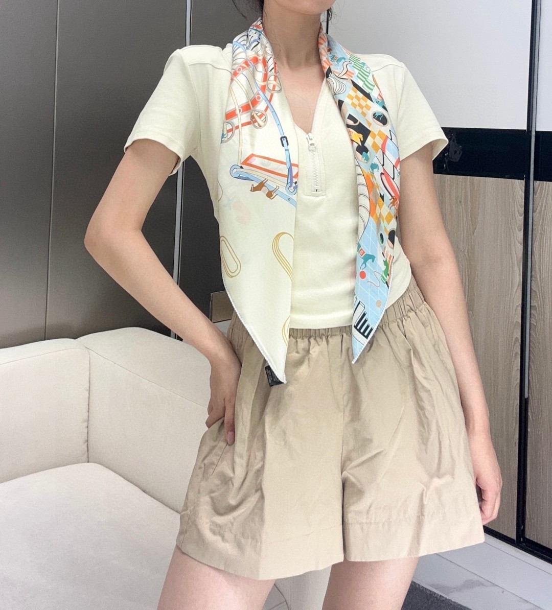 爱马仕跑马俱乐部-90丝巾早春新款
Hermes Horse Club |爱马仕跑马俱乐部
本款丝巾