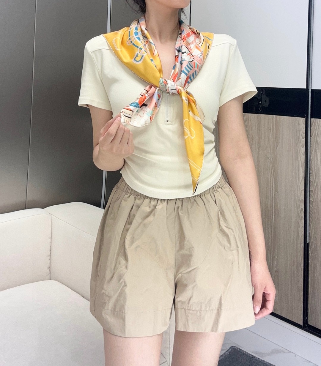   爱马仕跑马俱乐部-90丝巾早春新款
Hermes Horse Club |爱马仕跑马俱乐部
本款丝巾