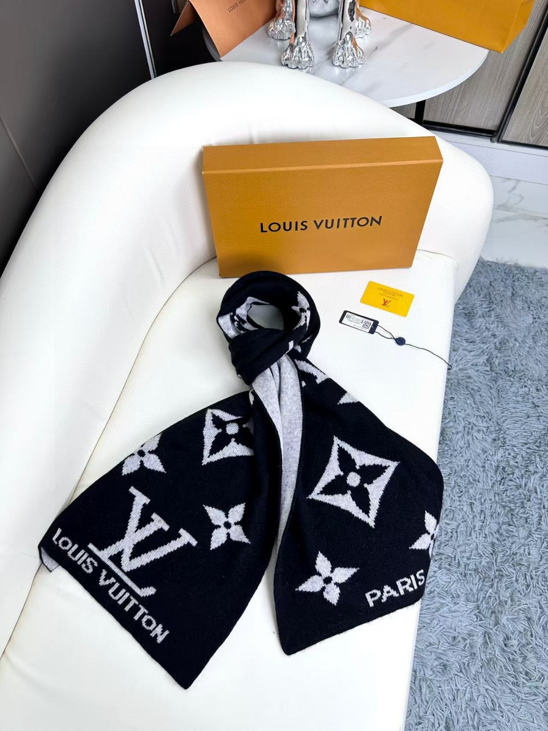   爆款上新 ！2024年最新情侣款👍👍LV 独家牛货🐂  奢华尽在尺寸之间，高端品质‼️具有超高羊绒品