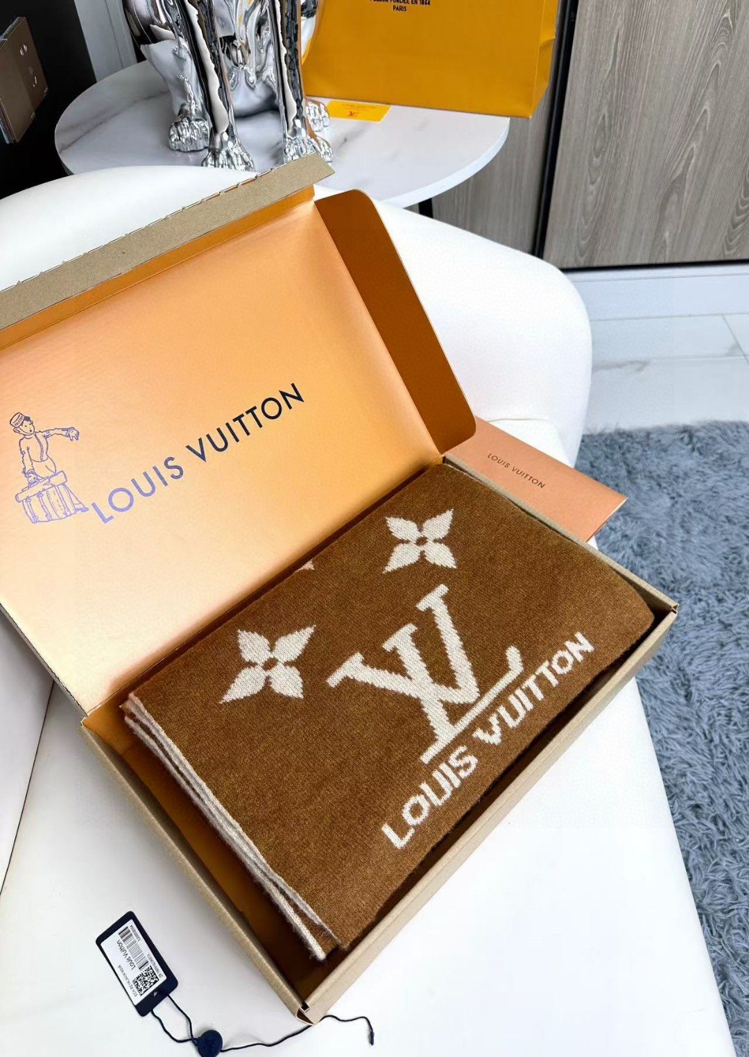  爆款上新 ！2024年最新情侣款👍👍LV 独家牛货🐂  奢华尽在尺寸之间，高端品质‼️具有超高羊绒品质