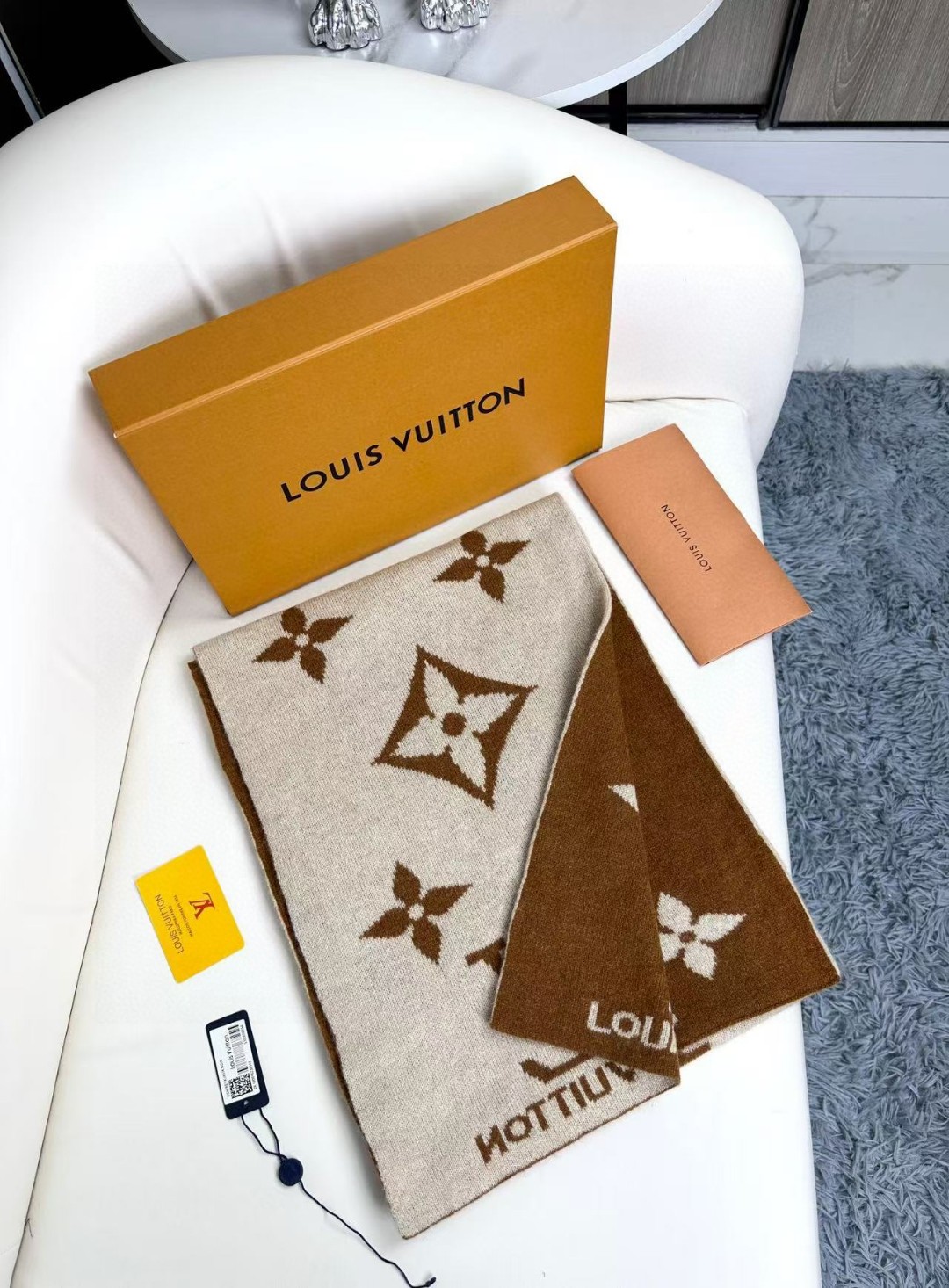  爆款上新 ！2024年最新情侣款👍👍LV 独家牛货🐂  奢华尽在尺寸之间，高端品质‼️具有超高羊绒品质