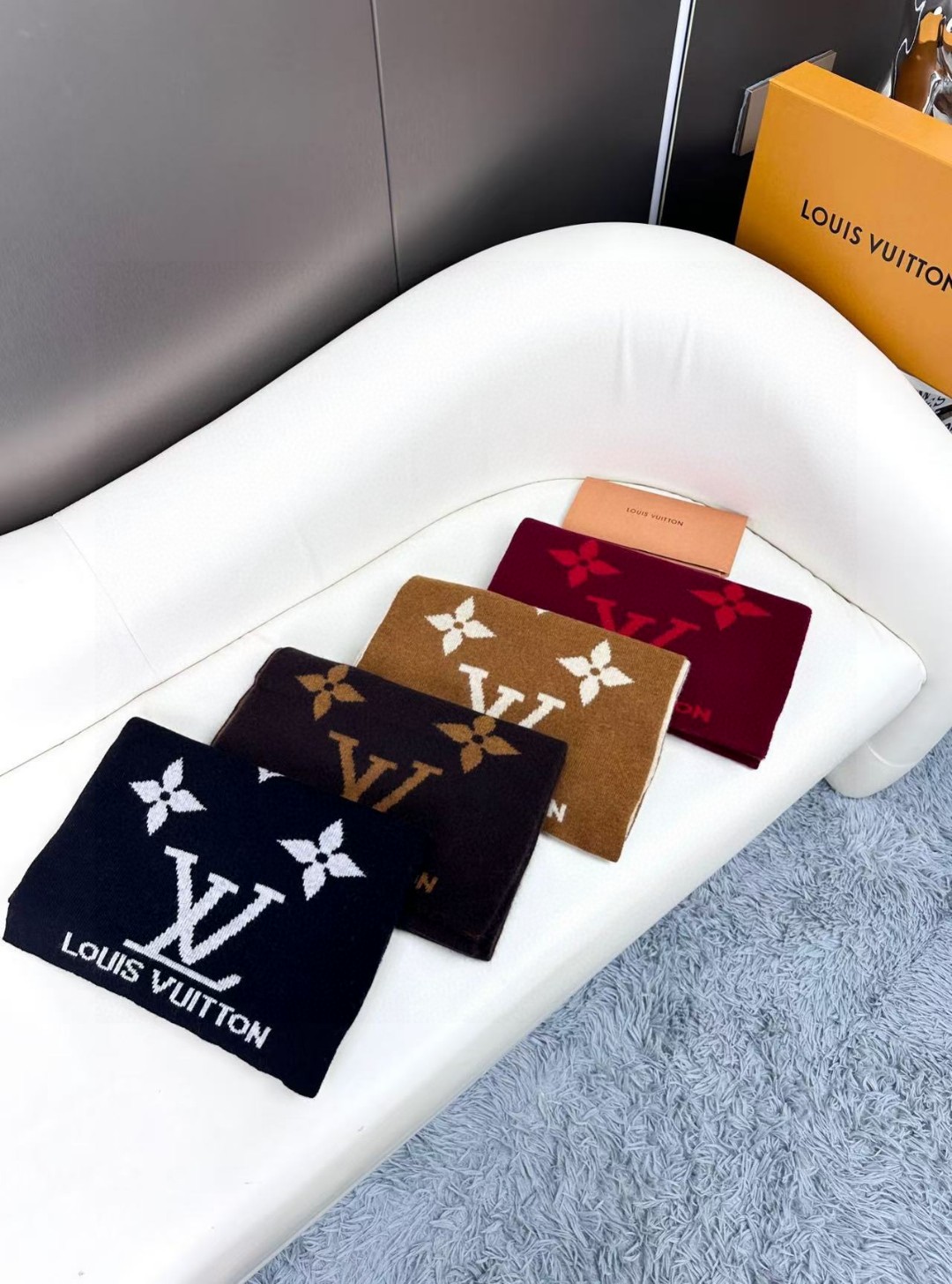  爆款上新 ！2024年最新情侣款👍👍LV 独家牛货🐂  奢华尽在尺寸之间，高端品质‼️具有超高羊绒品质