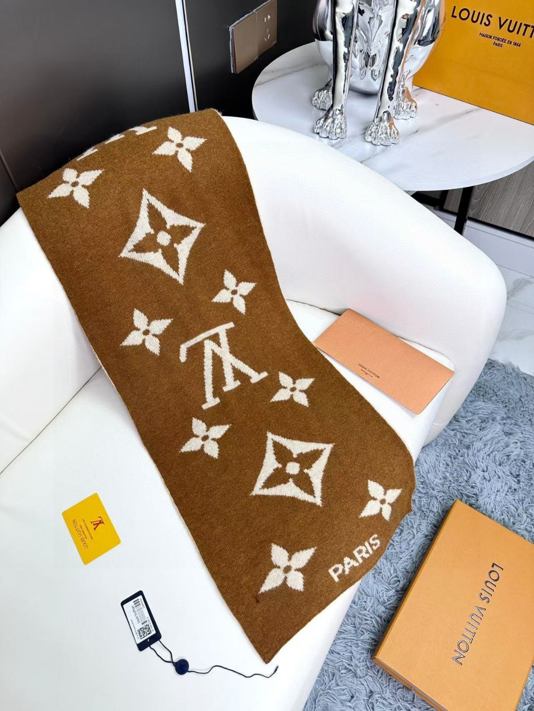  爆款上新 ！2024年最新情侣款👍👍LV 独家牛货🐂  奢华尽在尺寸之间，高端品质‼️具有超高羊绒品质