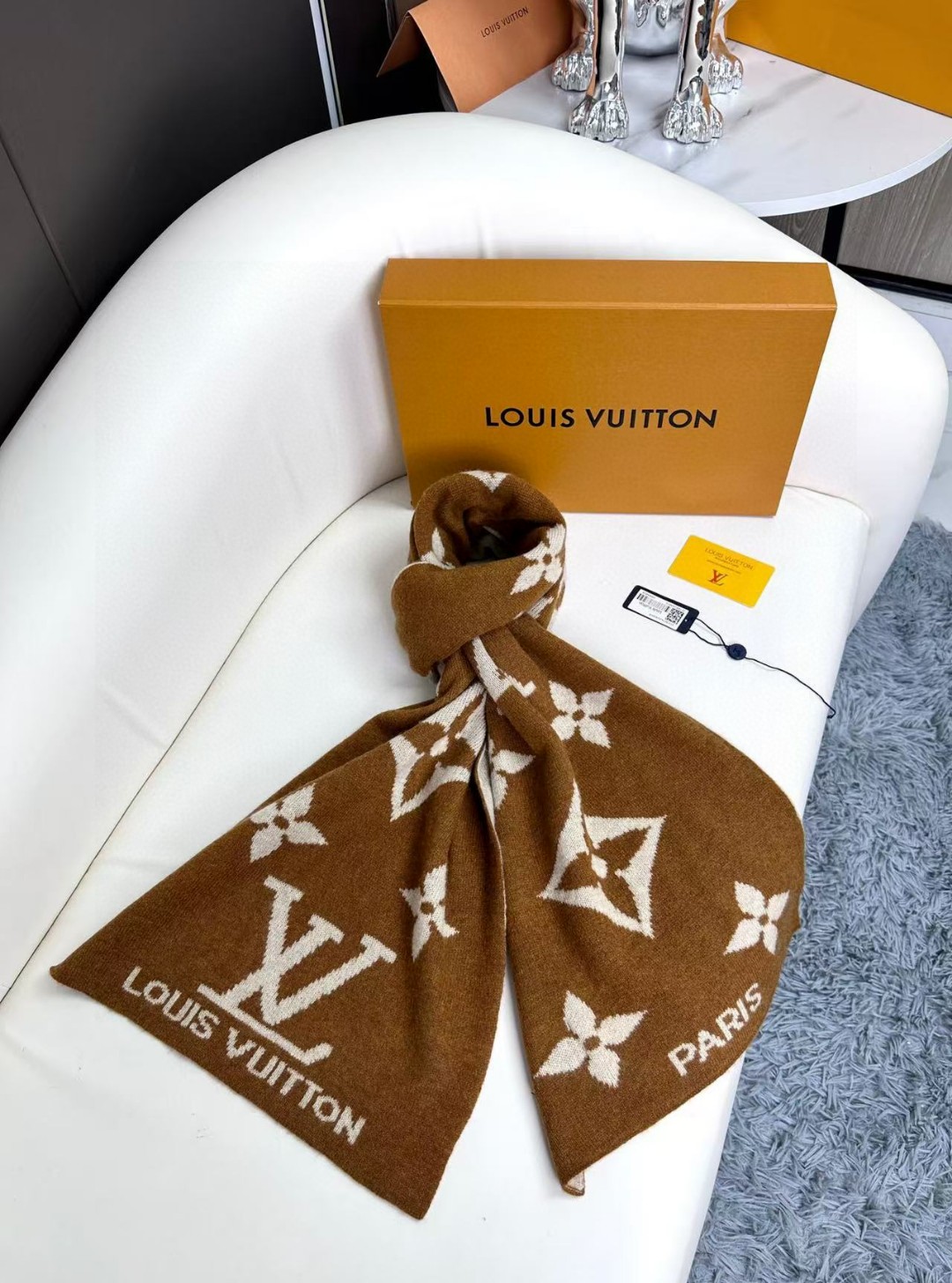  爆款上新 ！2024年最新情侣款👍👍LV 独家牛货🐂  奢华尽在尺寸之间，高端品质‼️具有超高羊绒品质