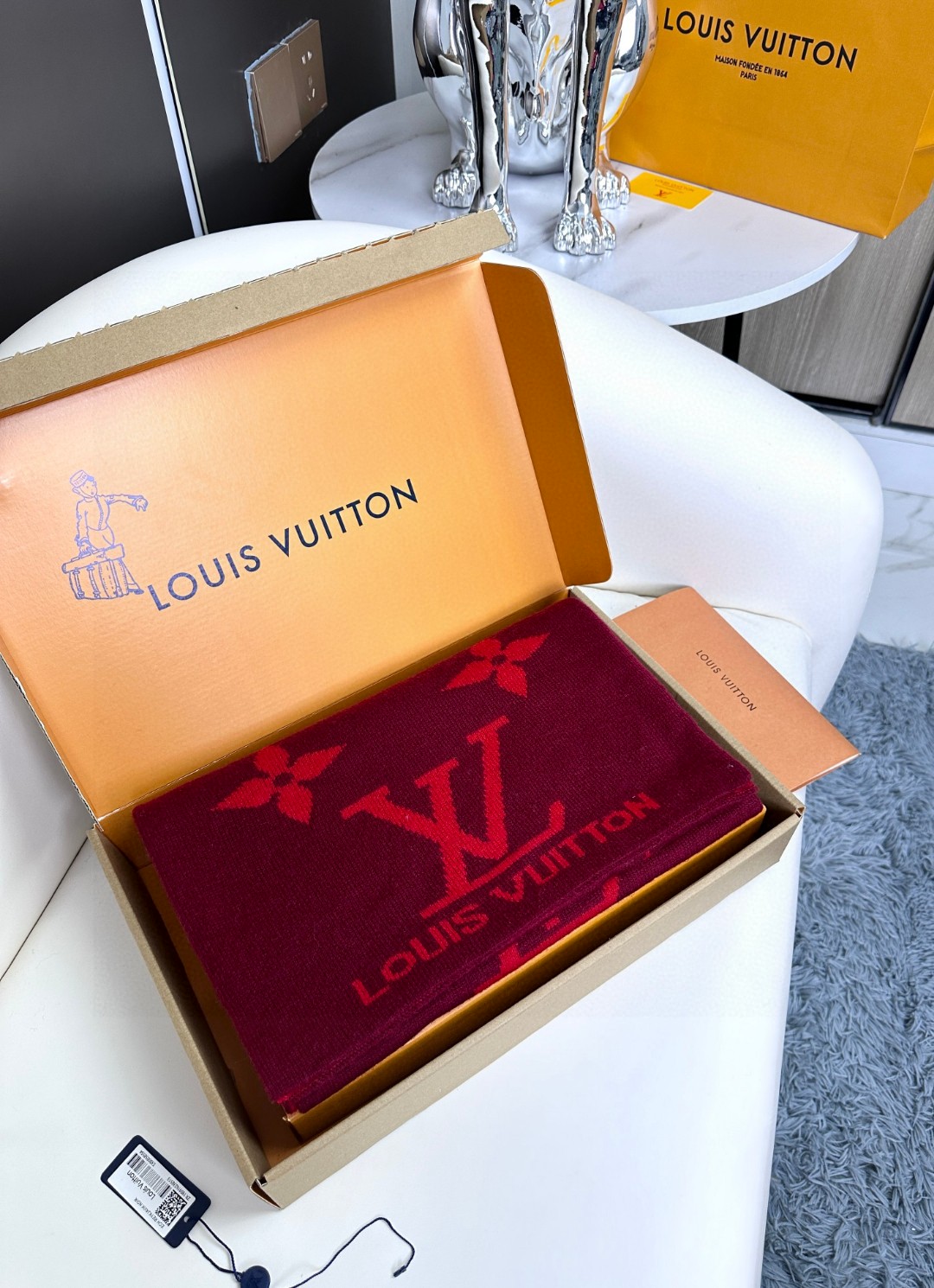  爆款上新 ！2024年最新情侣款👍👍LV 独家牛货🐂  奢华尽在尺寸之间，高端品质‼️具有超高羊绒品质