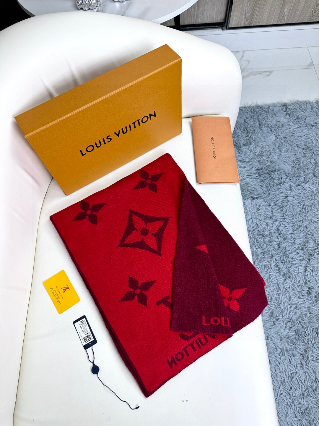  爆款上新 ！2024年最新情侣款👍👍LV 独家牛货🐂  奢华尽在尺寸之间，高端品质‼️具有超高羊绒品质