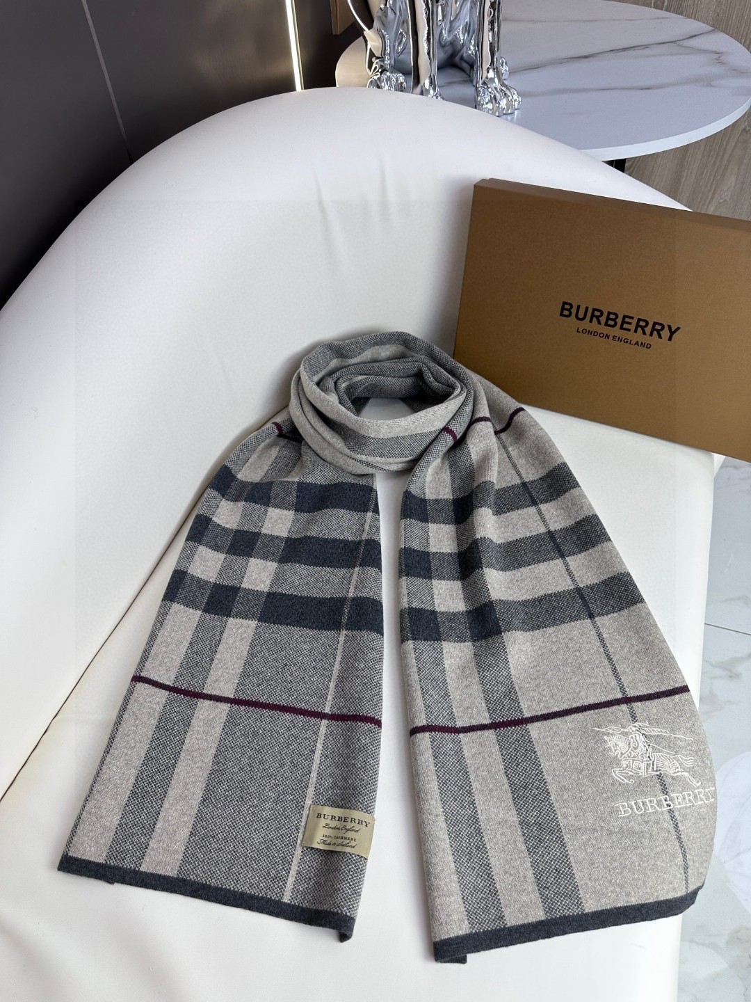  Burberry爆款上新 高端男士围巾👍【经典战马格纹】独家牛货🐂  具有超高羊绒品质才会被此品牌青睐