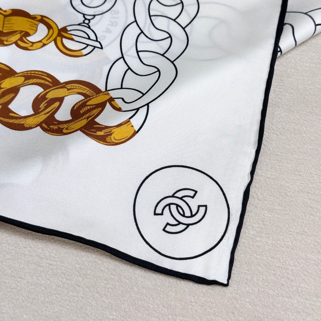 。Chanel 90丝巾 新品
18mm顶级真丝双面同色印花

这款丝巾设计大气
粗大的金属系链条配上独