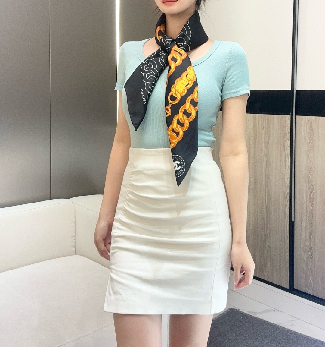 。Chanel 90丝巾 新品
18mm顶级真丝双面同色印花

这款丝巾设计大气
粗大的金属系链条配上独