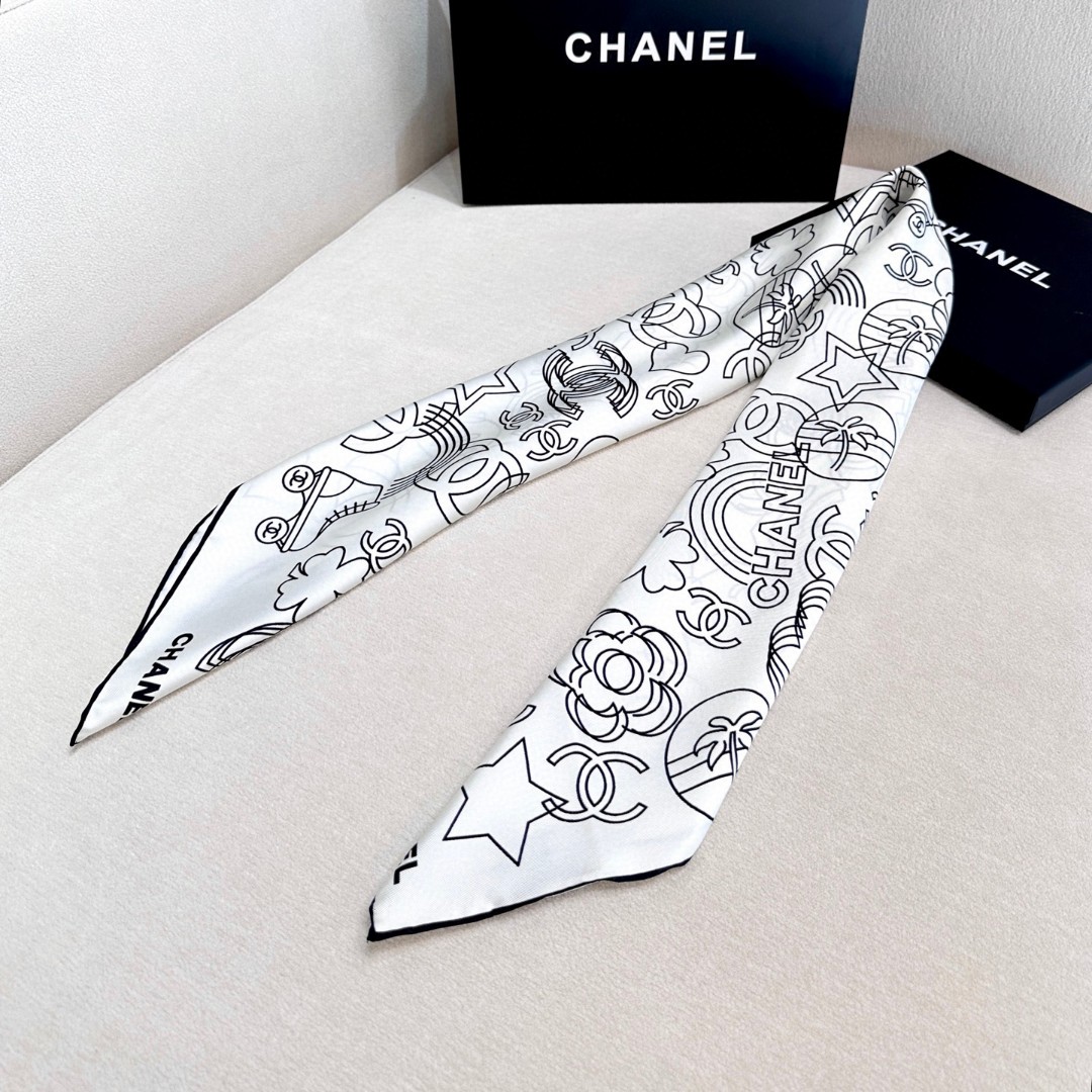  
𝑪𝒉𝒂𝒏𝒆𝒍 • 24𝑨《Coco线条勾勒》
Size：90x90cm 100%真丝斜纹绸 18mm