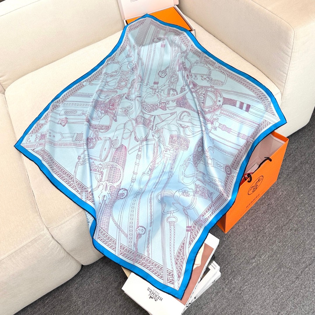   “马镫竞赛混搭”90双面方巾
【18mm顶级真丝双面同色丝巾】手工卷边斜纹真丝双面方巾（100%桑蚕