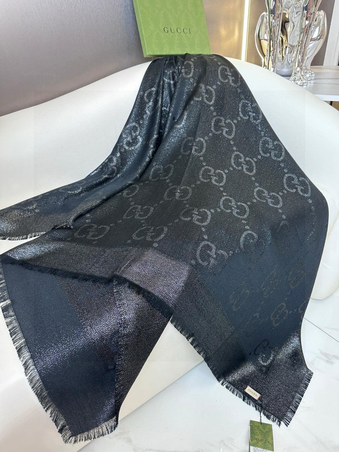 
💕G家【GG金线提花披肩140】方巾，璀璨至极，女神必备的，实物真的美得太闪耀了，品质极好‼️款式经典