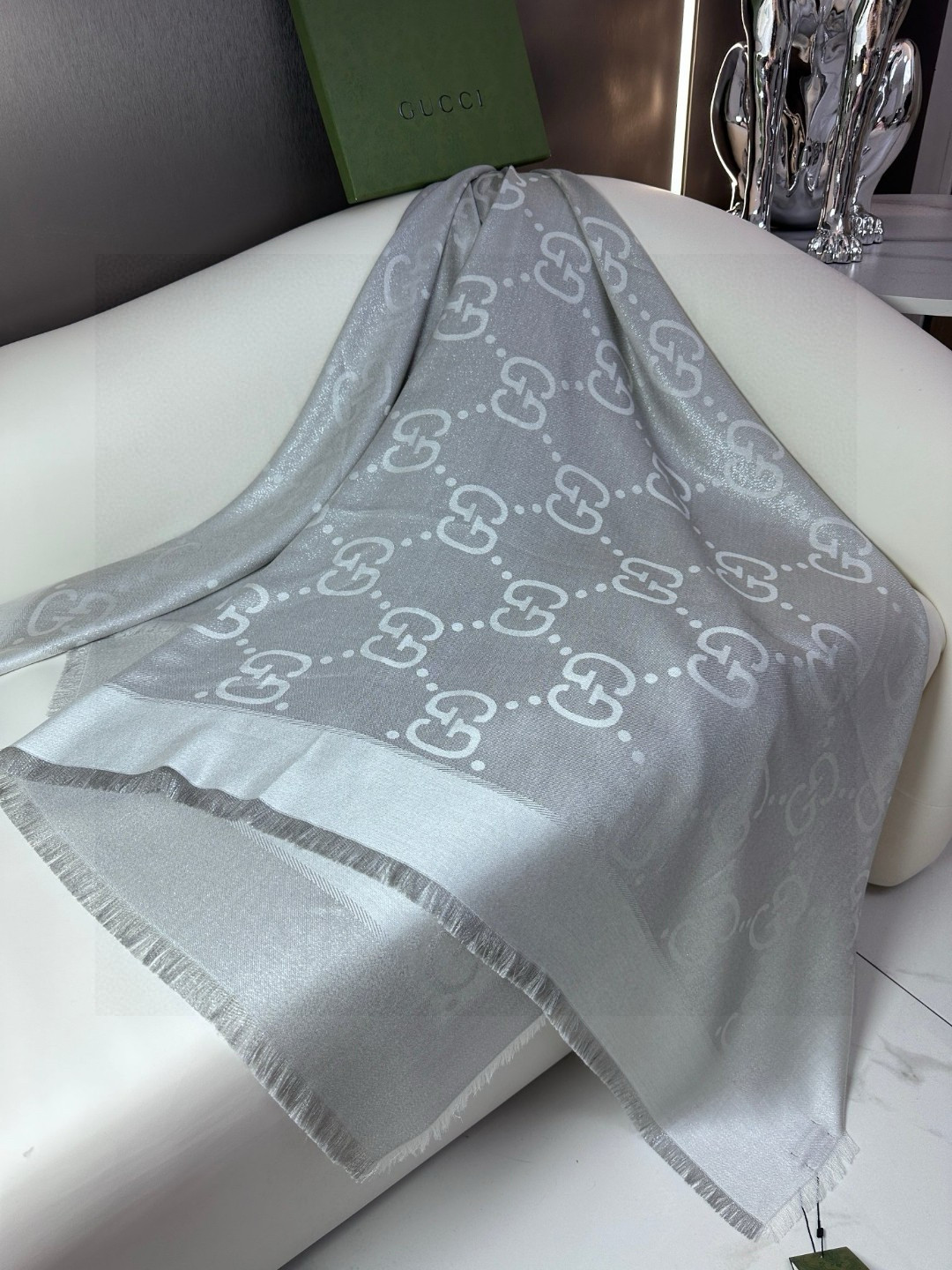 
💕G家【GG金线提花披肩140】方巾，璀璨至极，女神必备的，实物真的美得太闪耀了，品质极好‼️款式经典