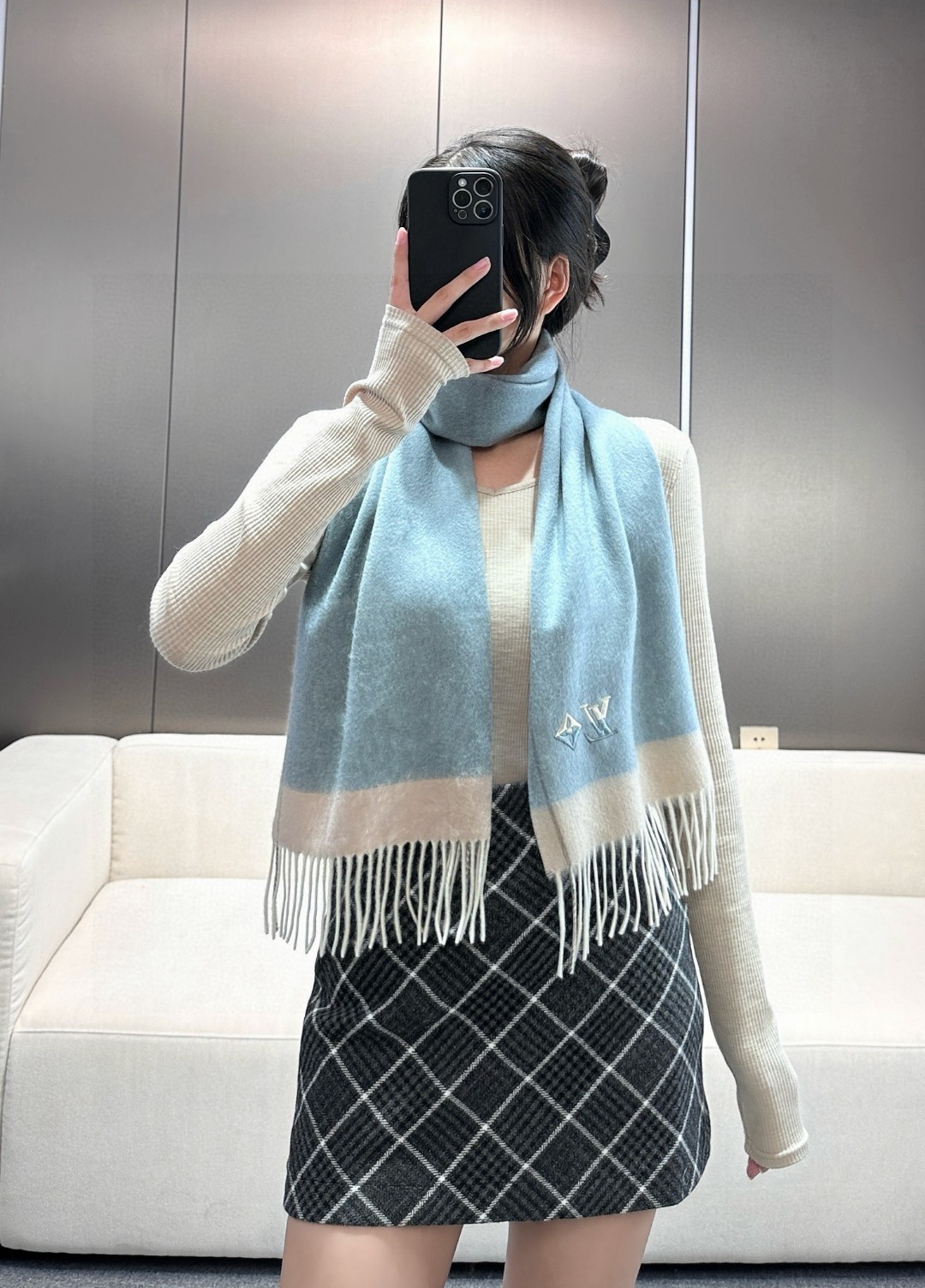   怒赞自留，难得的高端女款‼️家属福利‼️LV非常正的男女围巾~面料大爱，非常柔软细腻舒服，‼️大气简