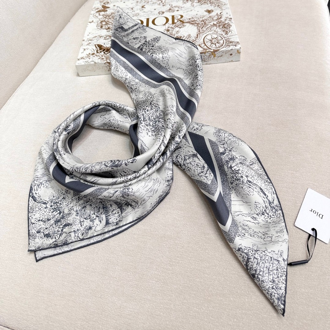 
𝐃𝐈𝐎𝐑 𝟐𝟓早春新款《苏格兰茹伊丝巾》
Size：90x90cm 100%真丝斜纹绸 16mm原单克