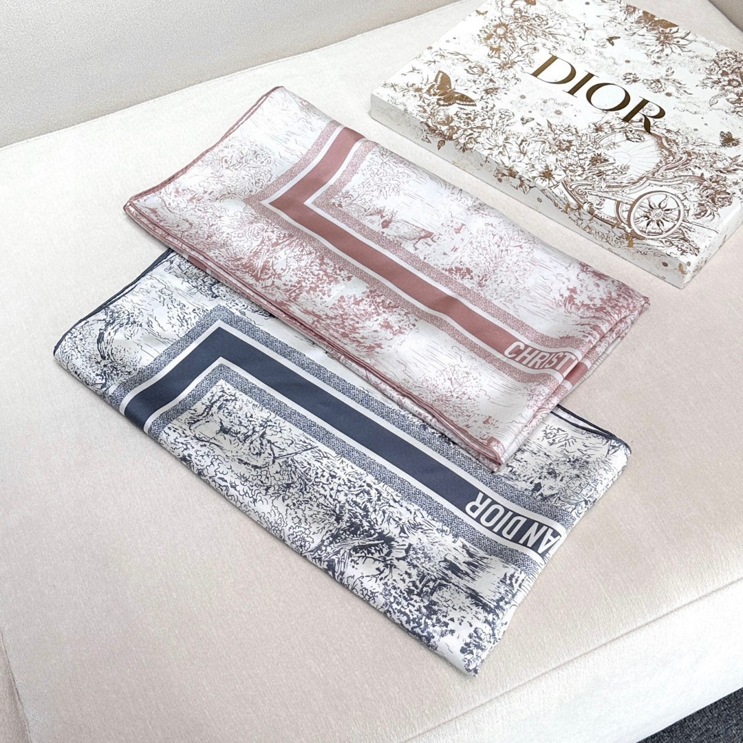 
𝐃𝐈𝐎𝐑 𝟐𝟓早春新款《苏格兰茹伊丝巾》
Size：90x90cm 100%真丝斜纹绸 16mm原单克