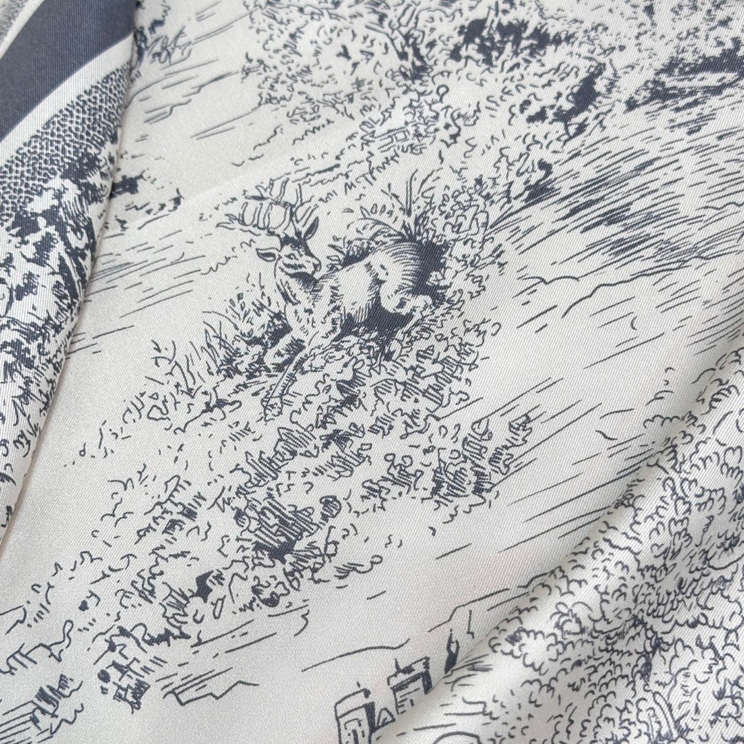 
𝐃𝐈𝐎𝐑 𝟐𝟓早春新款《苏格兰茹伊丝巾》
Size：90x90cm 100%真丝斜纹绸 16mm原单克
