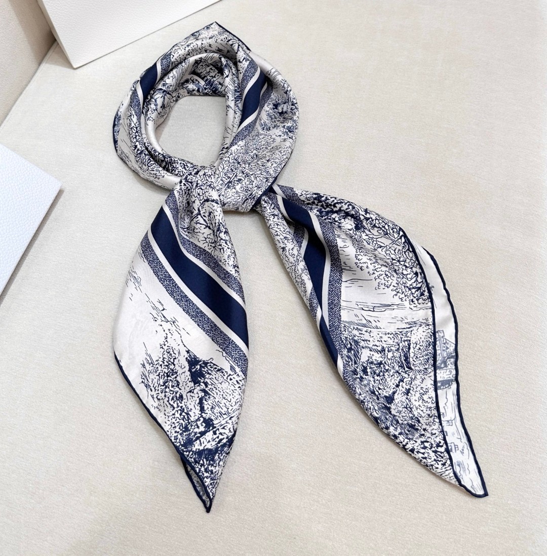 
𝐃𝐈𝐎𝐑 𝟐𝟓早春新款《苏格兰茹伊丝巾》
Size：90x90cm 100%真丝斜纹绸 16mm原单克