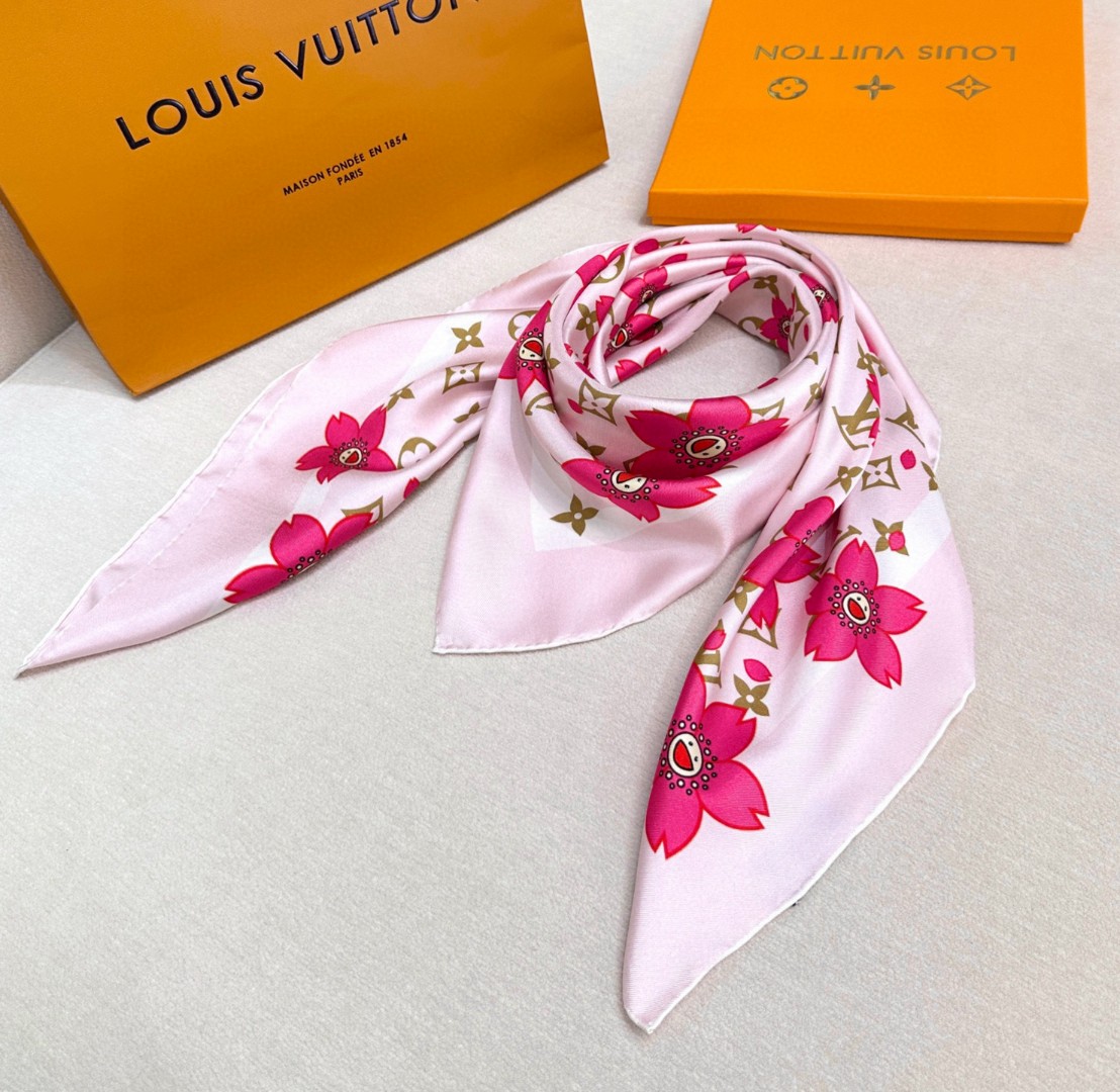  LV x TM MONOGRAM CHERRY BLOSSOM .
 18mm顶级真丝双面同色丝巾
本