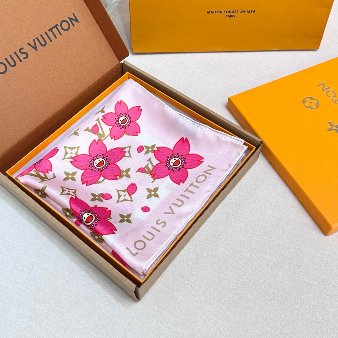  LV x TM MONOGRAM CHERRY BLOSSOM .
 18mm顶级真丝双面同色丝巾
本