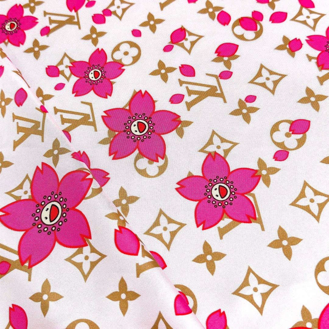  LV x TM MONOGRAM CHERRY BLOSSOM .
 18mm顶级真丝双面同色丝巾
本