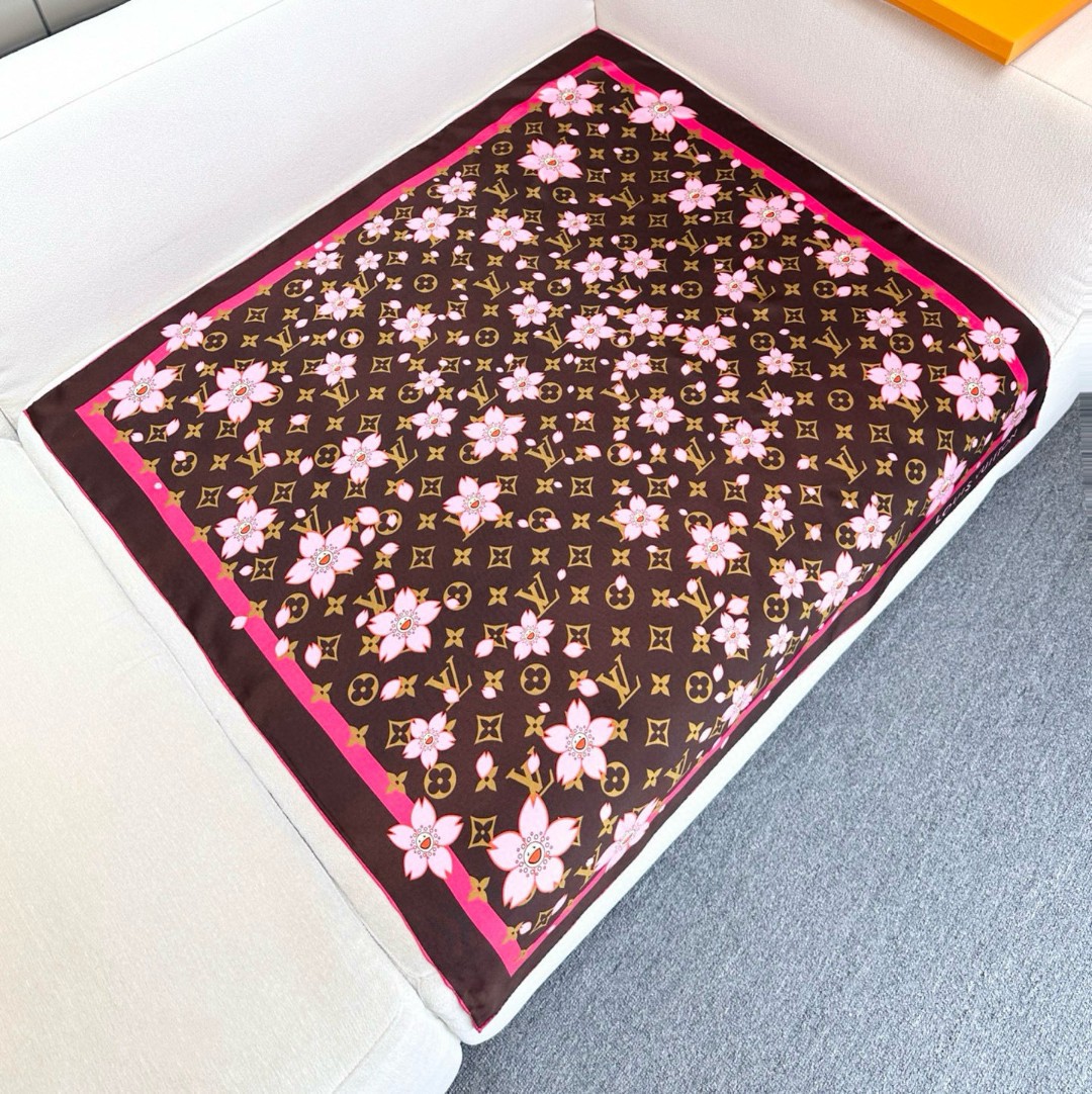  LV x TM MONOGRAM CHERRY BLOSSOM 
 18mm顶级真丝双面同色丝巾
本款