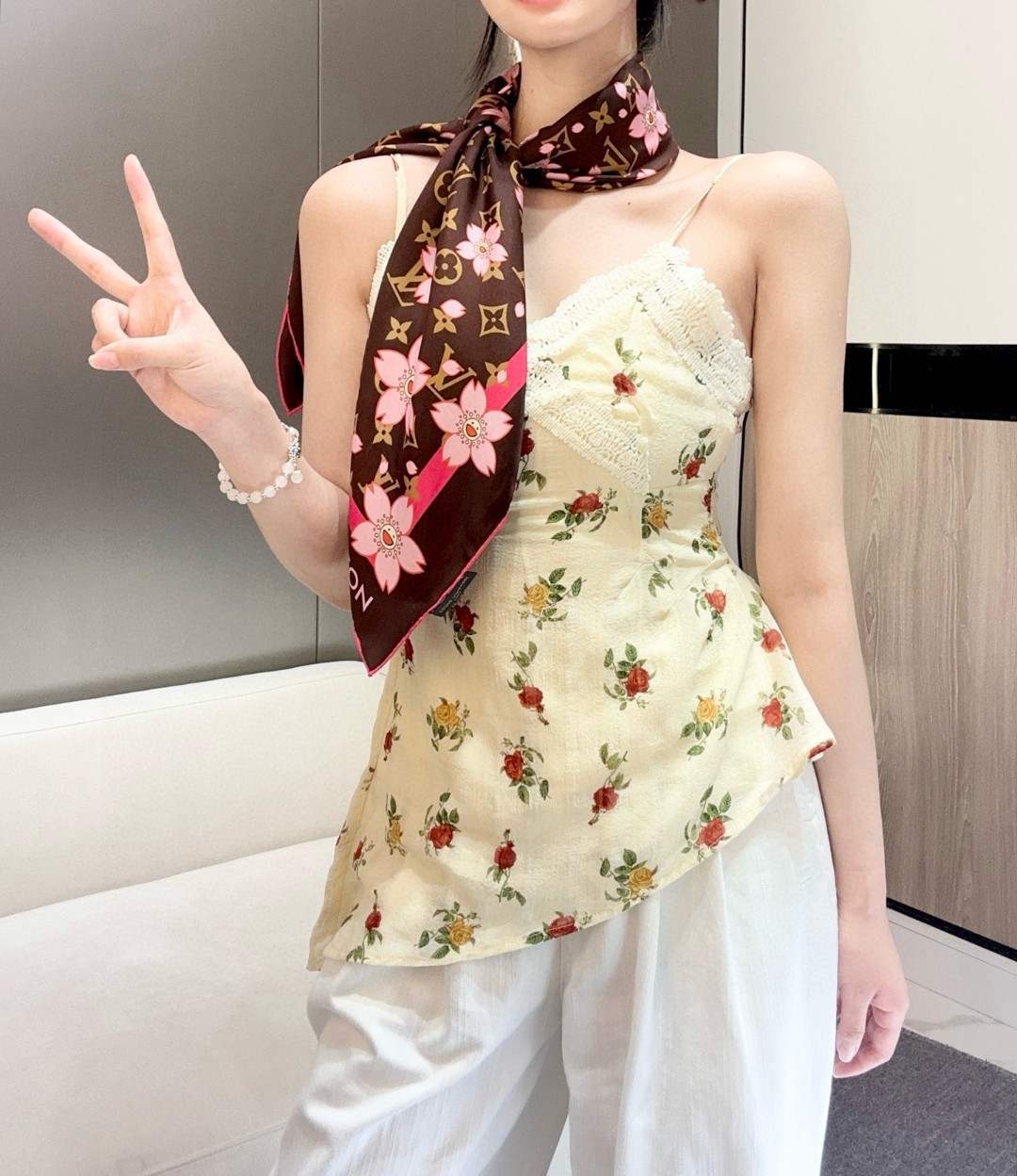  LV x TM MONOGRAM CHERRY BLOSSOM 
 18mm顶级真丝双面同色丝巾
本款
