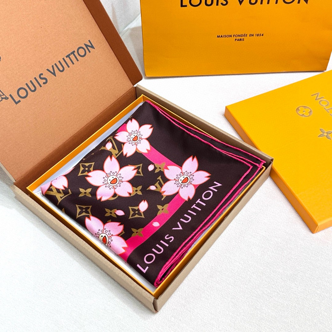  LV x TM MONOGRAM CHERRY BLOSSOM 
 18mm顶级真丝双面同色丝巾
本款