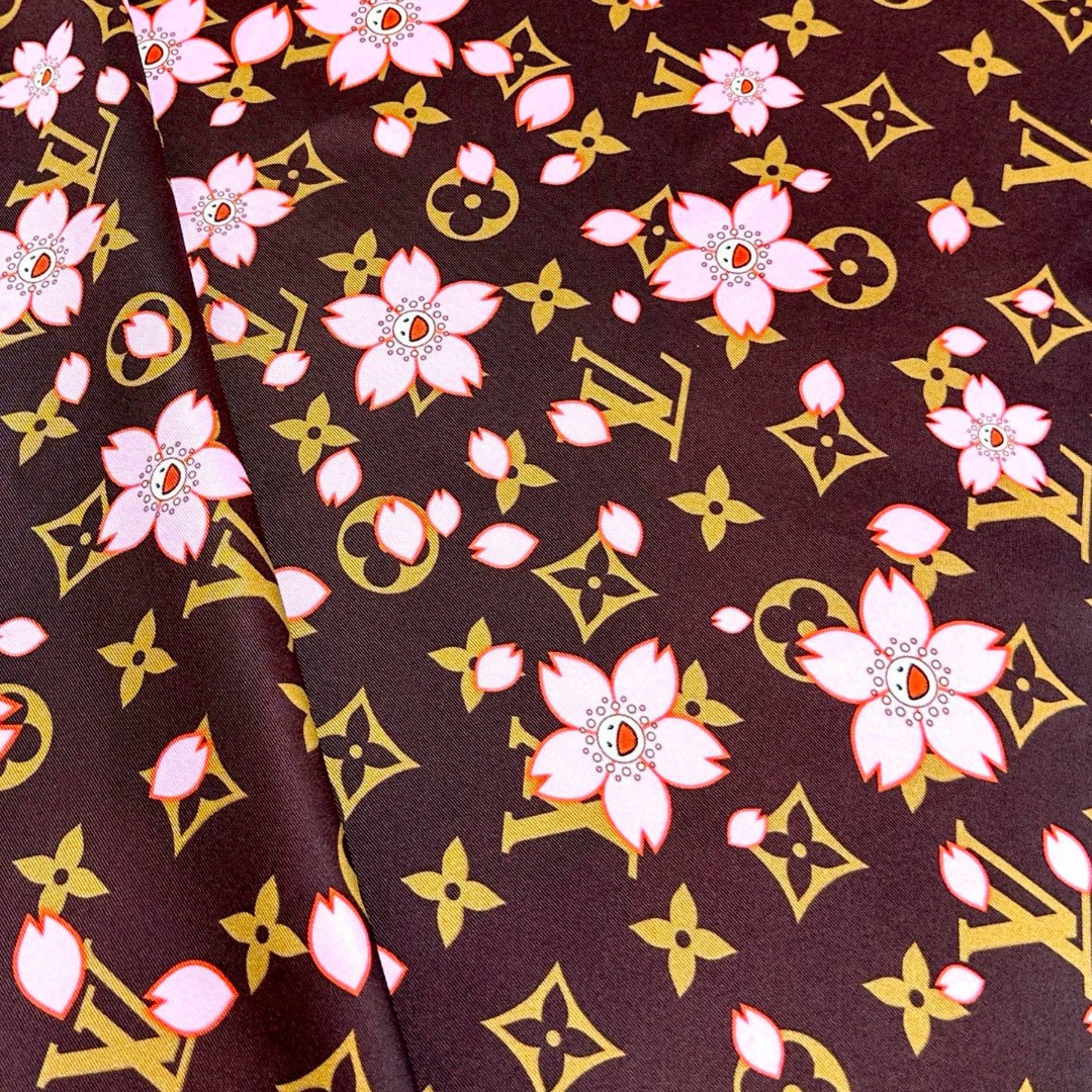  LV x TM MONOGRAM CHERRY BLOSSOM 
 18mm顶级真丝双面同色丝巾
本款