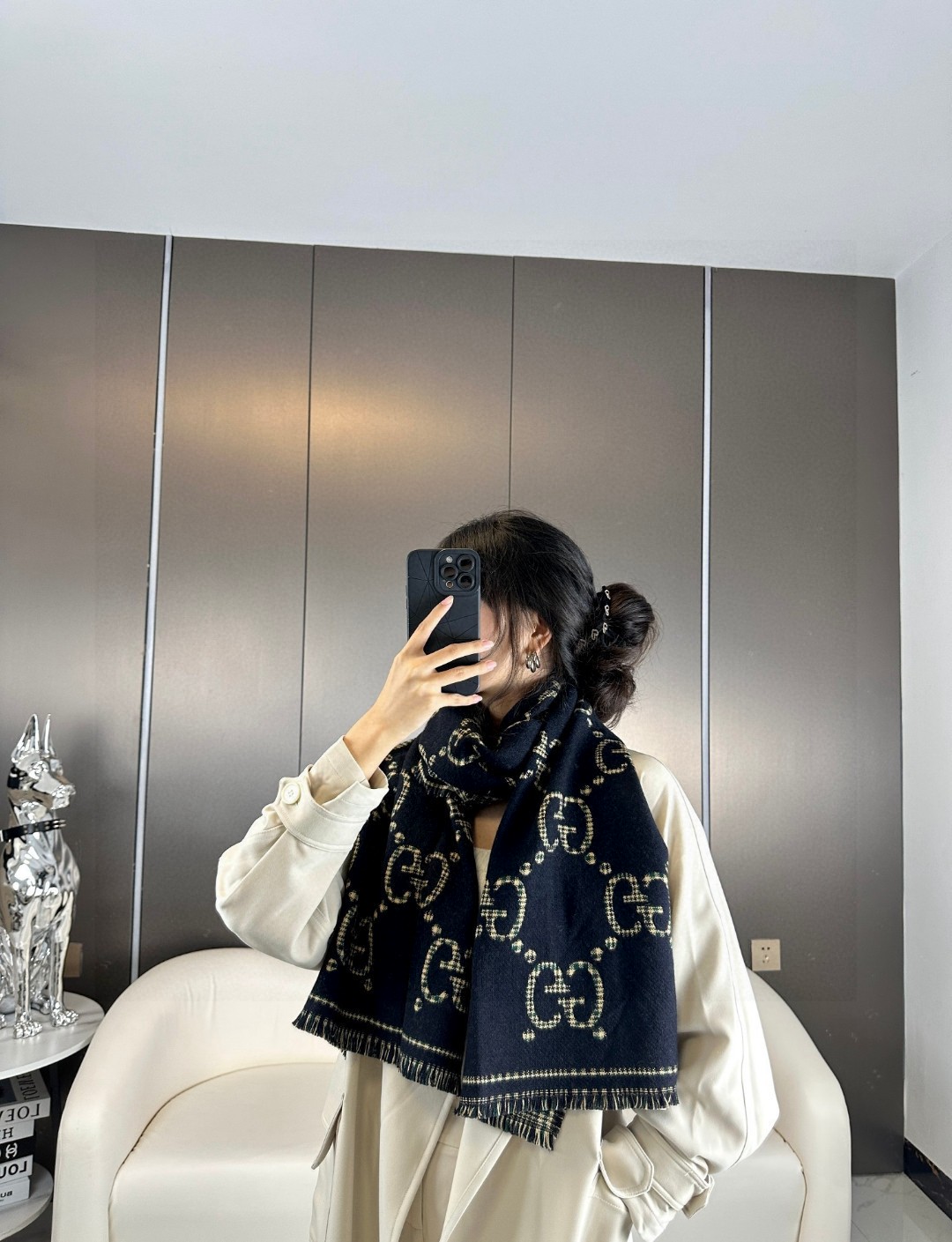 ！GG图案中的经典王‼️渠道原单正品♥️ 稀有的原标齐全！官网同款货号，配有流苏饰边的精致双面提花羊毛围