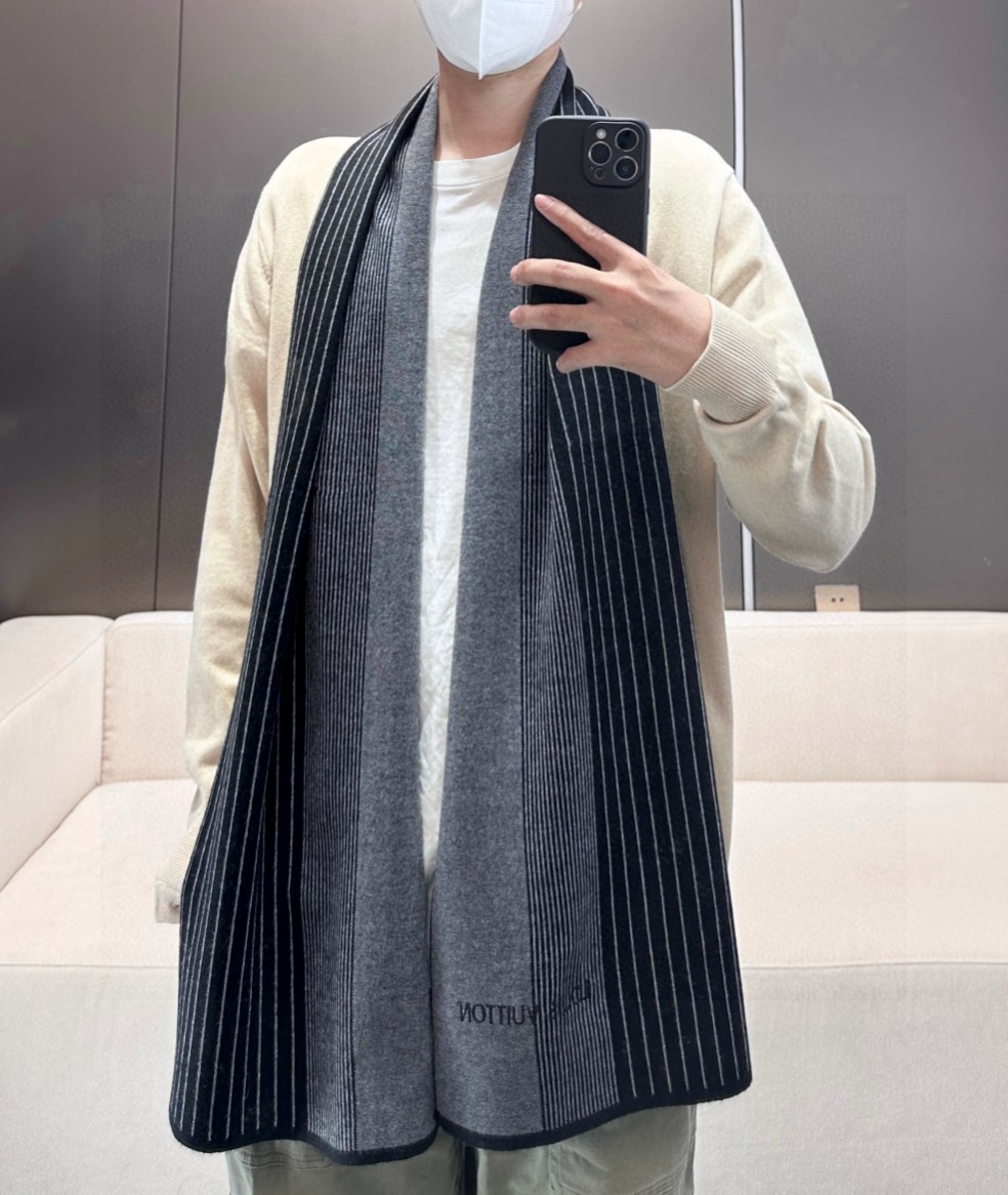  新款到！2024年Lv爆款上新 高端男士围巾👍【经典格纹提花】独家牛货🐂  具有超高羊绒品质才会被此品