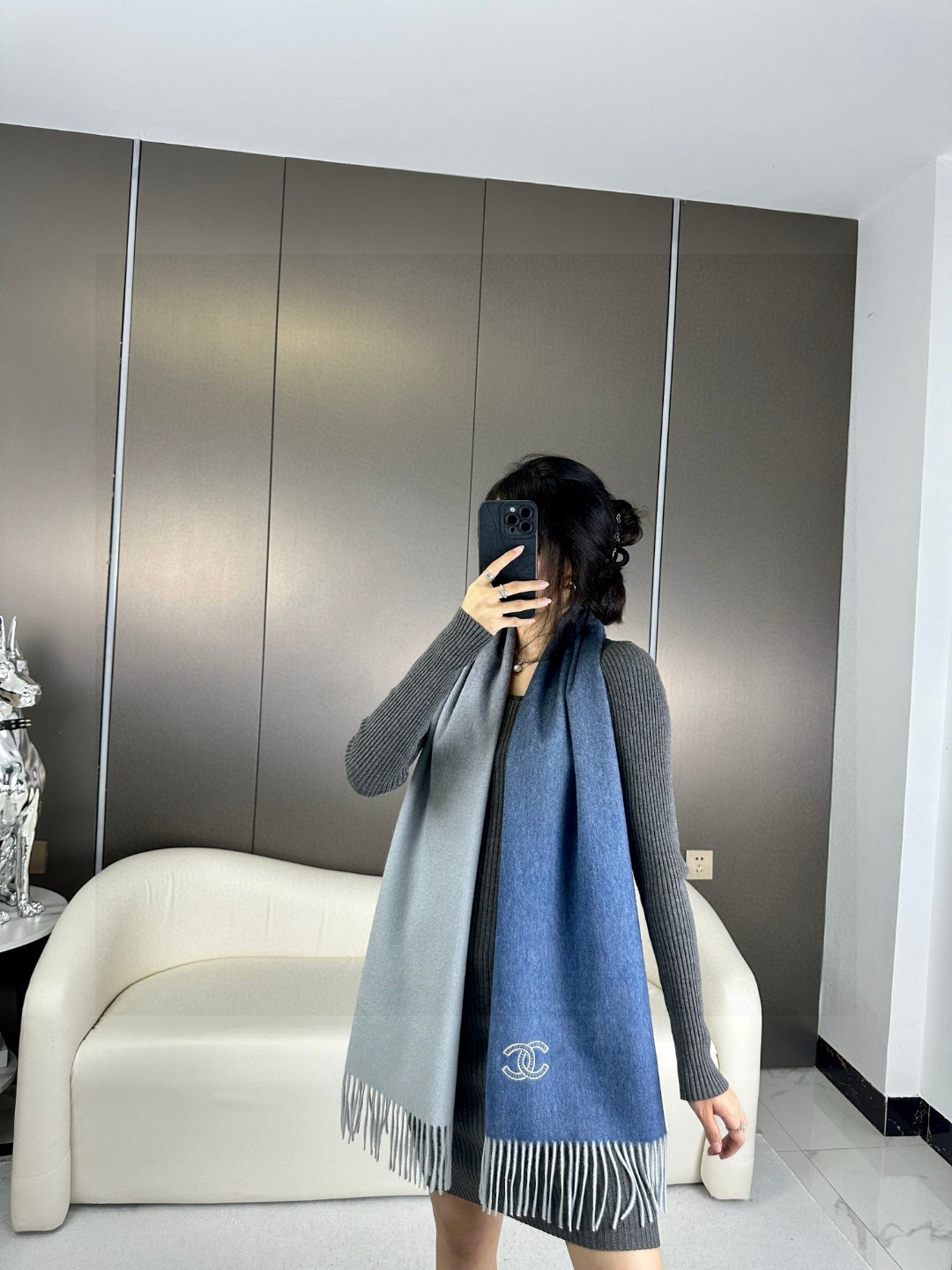  香奈儿2023渐变色👍巴黎时装展商务男士女士通用双面羊绒披肩。代工厂臻选上乘的超细羊绒纤维 进行纯手工