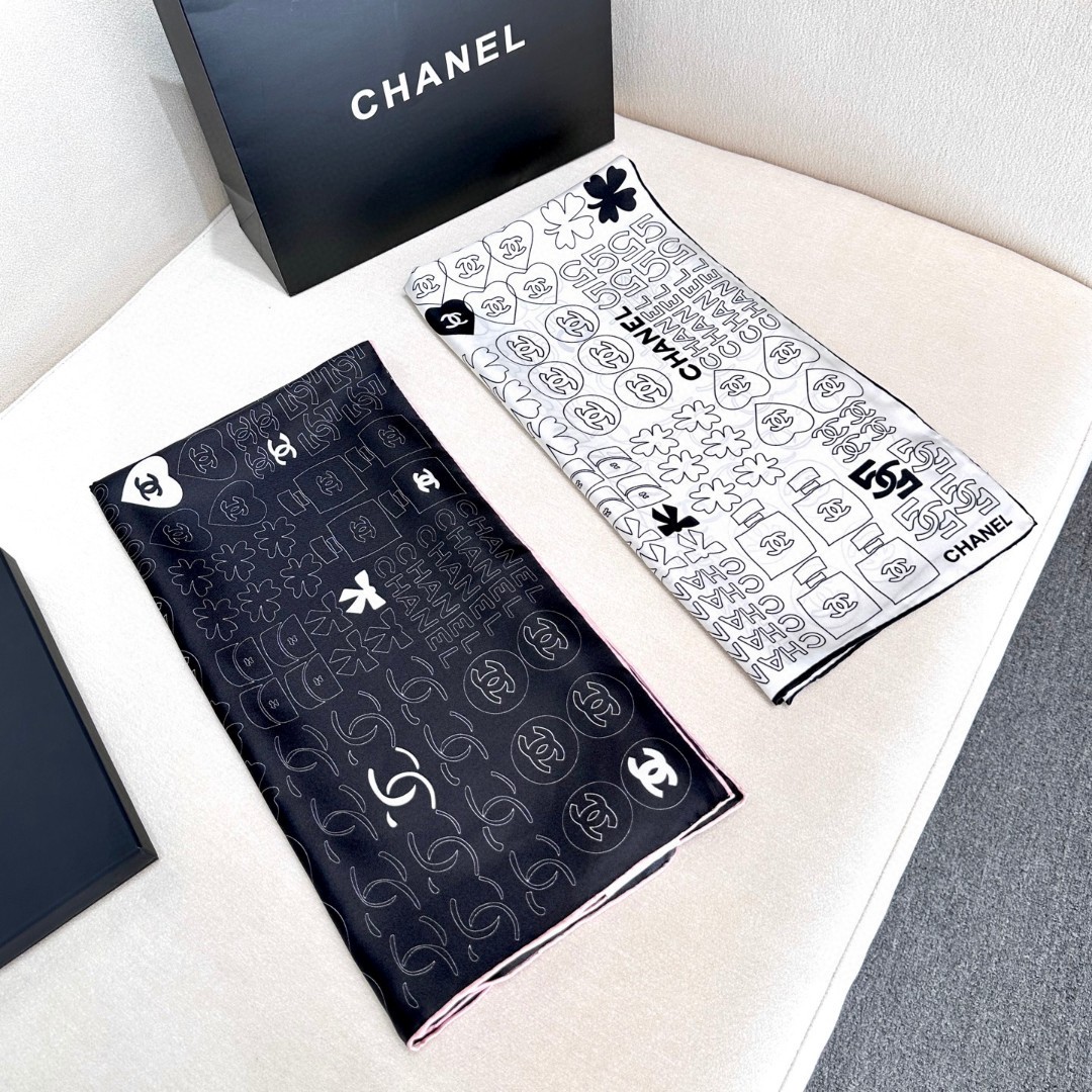 
𝑪𝒉𝒂𝒏𝒆𝒍 • 黑色
Size：90x90cm 100%真丝 16mm原单克重
黑白简约配色实力诠释