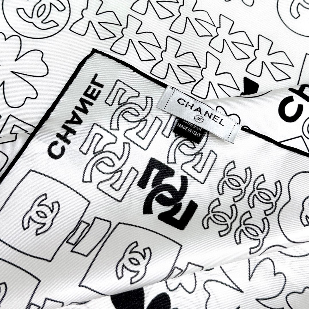 
𝑪𝒉𝒂𝒏𝒆𝒍 • 黑色
Size：90x90cm 100%真丝 16mm原单克重
黑白简约配色实力诠释