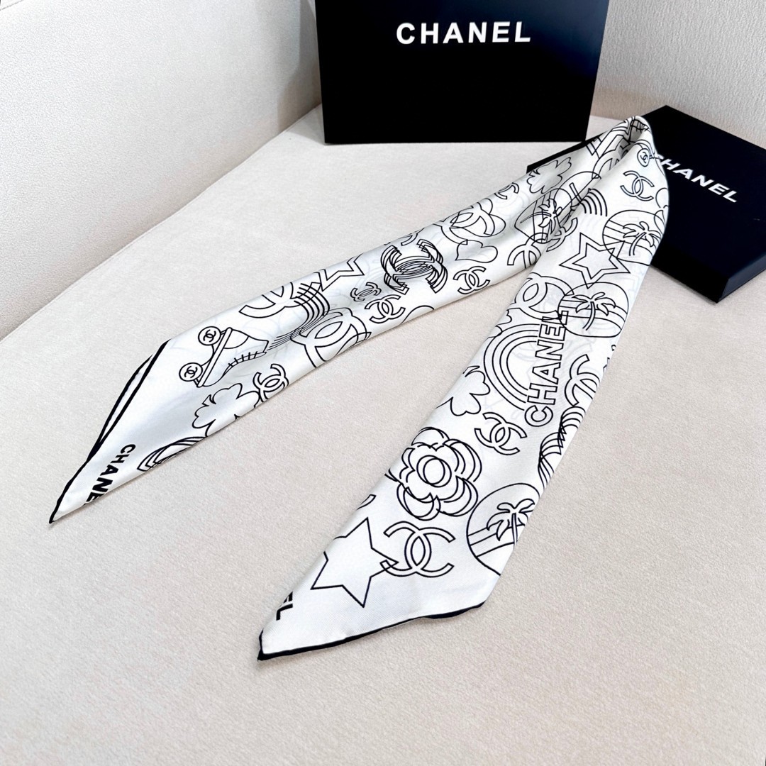 
𝑪𝒉𝒂𝒏𝒆𝒍 • 24𝑨《Coco线条勾勒》
Size：90x90cm 100%真丝斜纹绸 18mm原