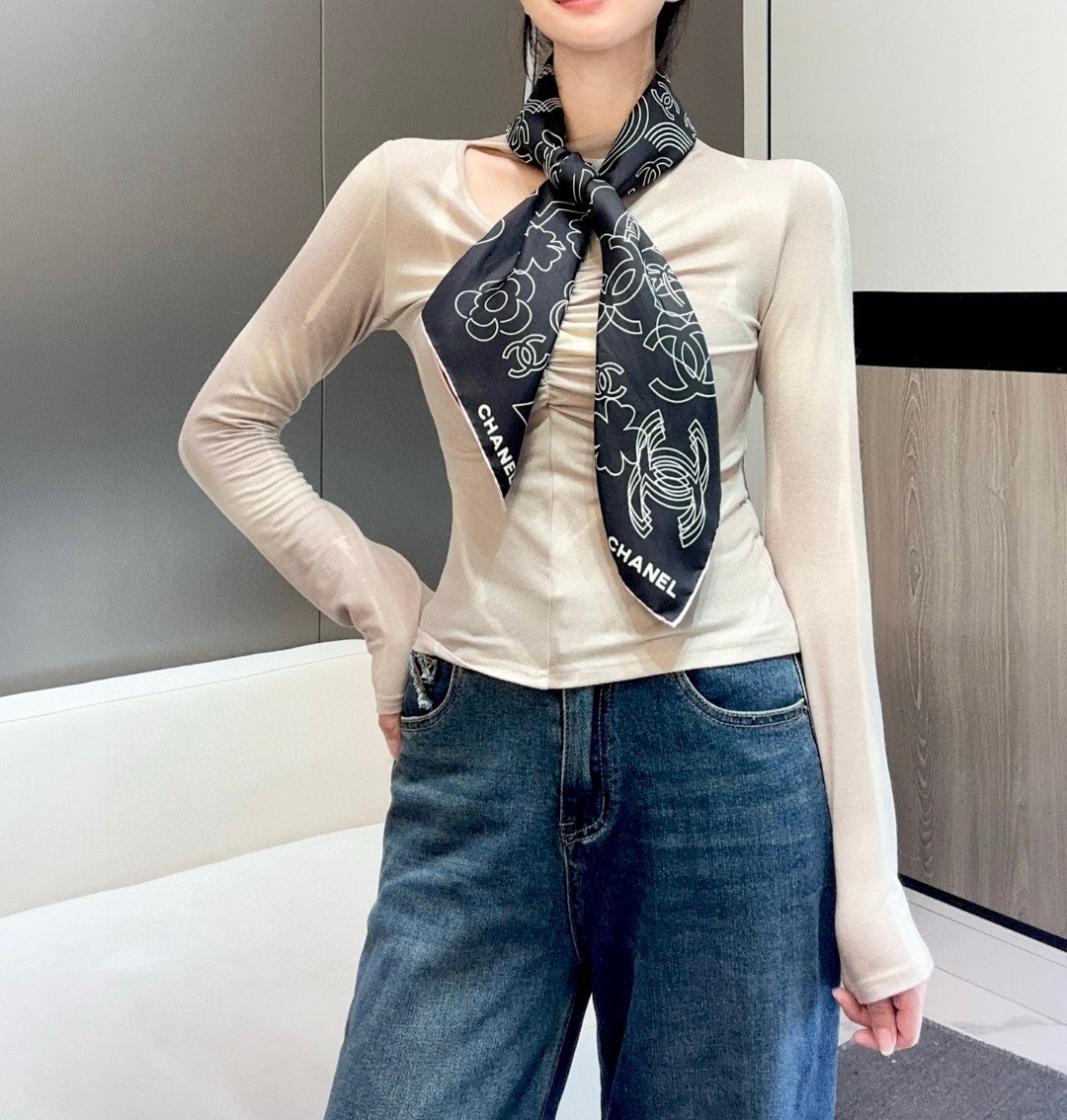 
𝑪𝒉𝒂𝒏𝒆𝒍 • 24𝑨《Coco线条勾勒》
Size：90x90cm 100%真丝斜纹绸 18mm原