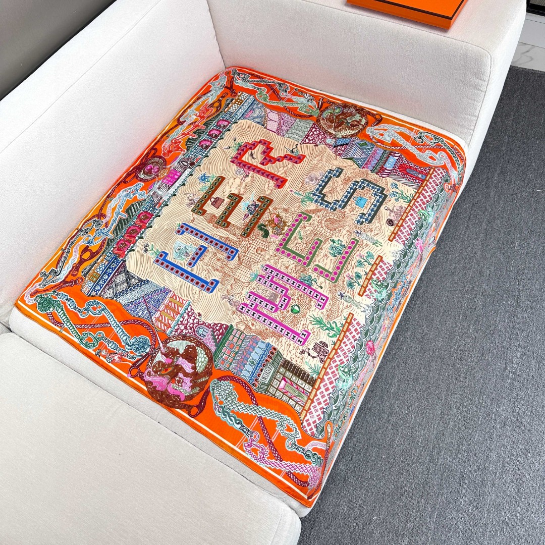 。丝巾大探险”90厘米方巾-Hermes～
手工卷边斜纹真丝方巾（100%桑蚕丝）。
这款爱马仕点睛配饰