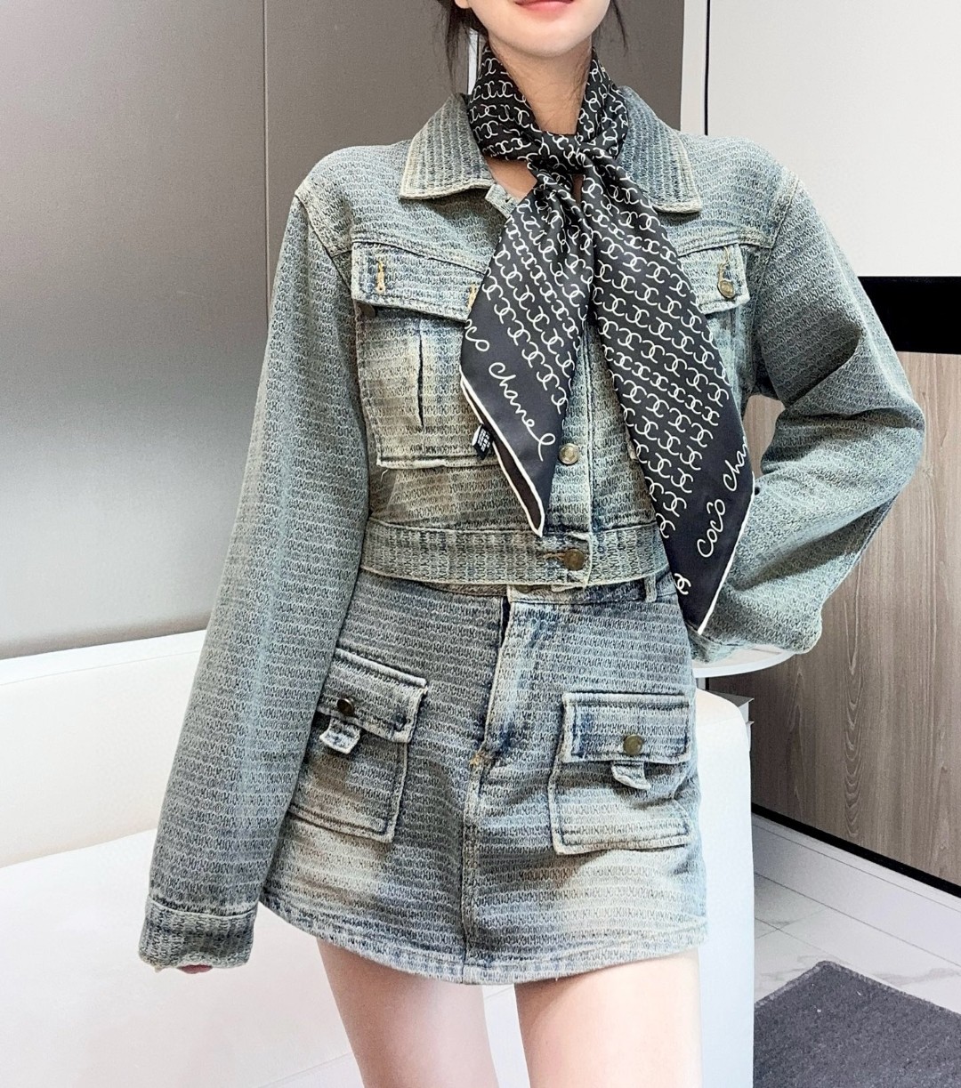   Chanel~~童趣字母~~春季新款

90*90 斜纹真丝 
二色