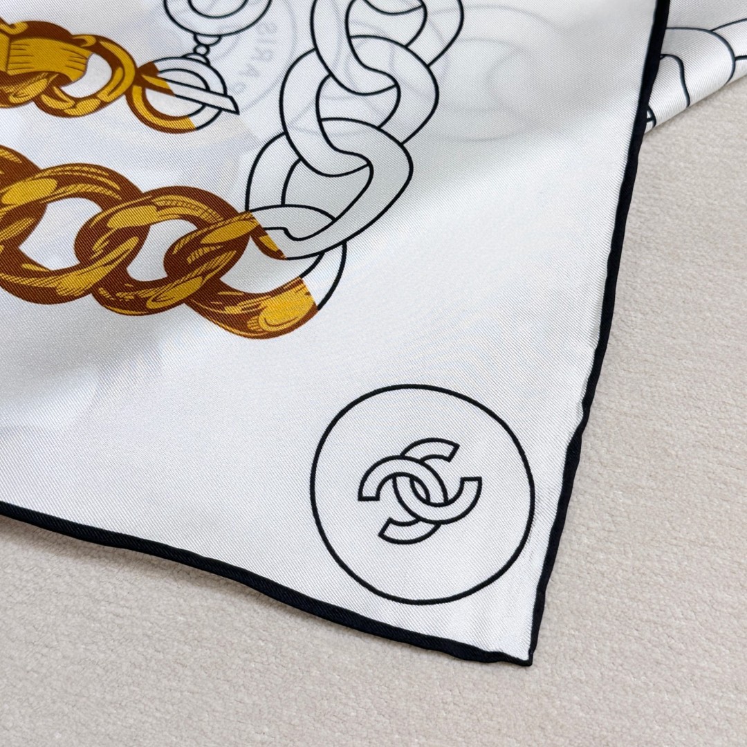 。Chanel 90丝巾 新品
18mm顶级真丝双面同色印花

这款丝巾设计大气
粗大的金属系链条配上独