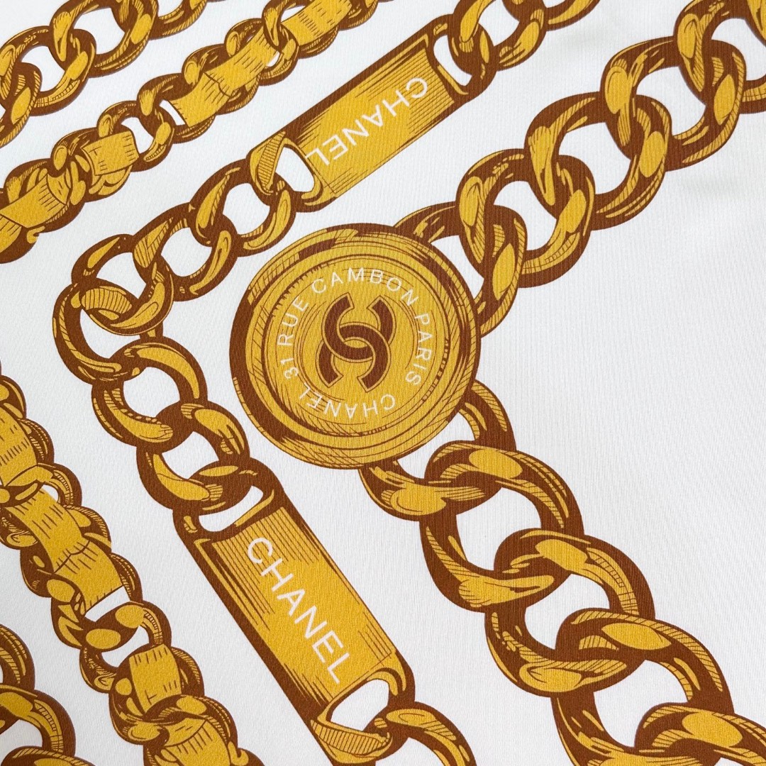 。Chanel 90丝巾 新品
18mm顶级真丝双面同色印花

这款丝巾设计大气
粗大的金属系链条配上独