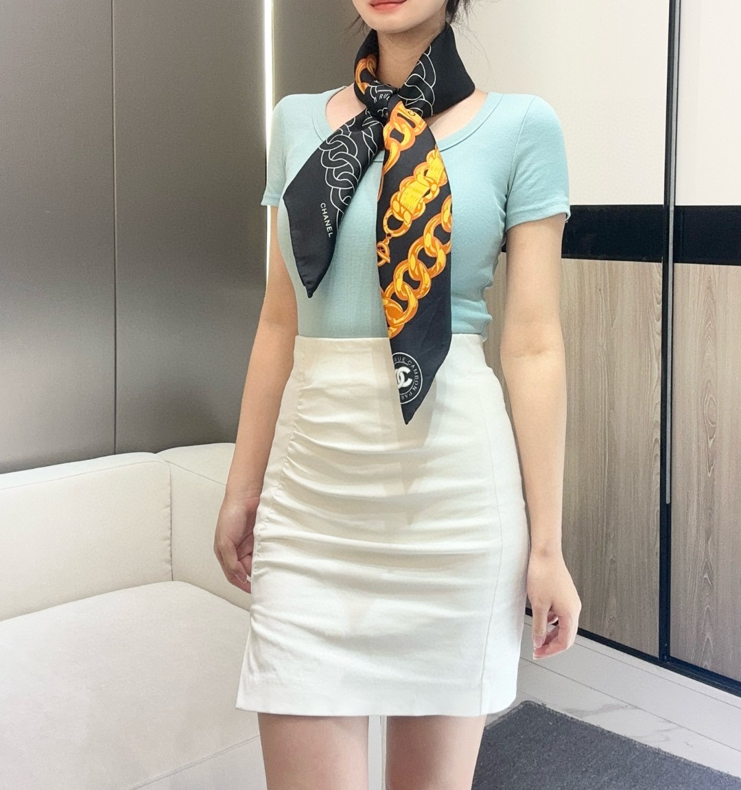 。Chanel 90丝巾 新品
18mm顶级真丝双面同色印花

这款丝巾设计大气
粗大的金属系链条配上独
