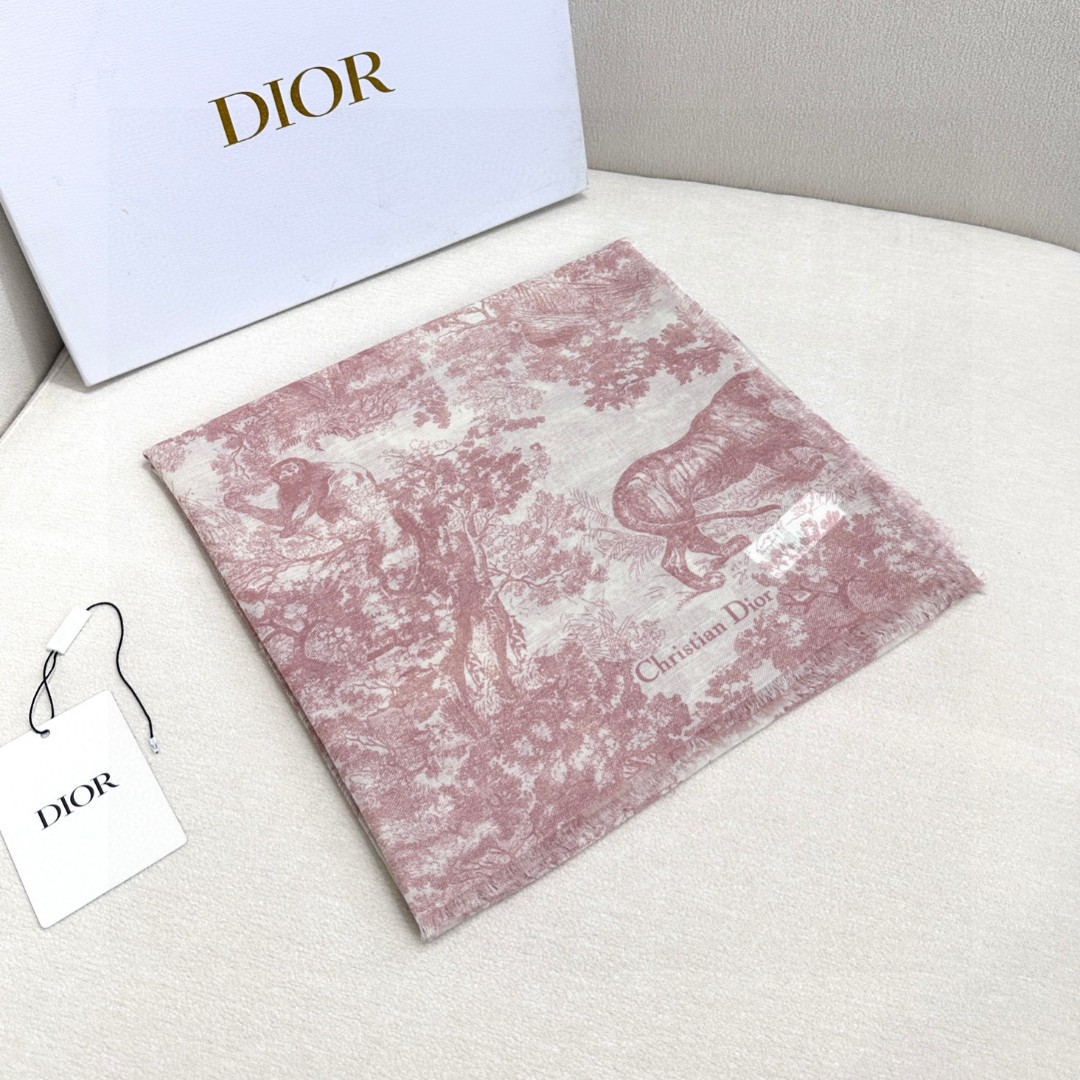  Dior新款伊如动物丛林丝羊绒围巾长款披肩！纯粹的高级和时髦感！太有品味了！！】好看死了，质感有腔调！