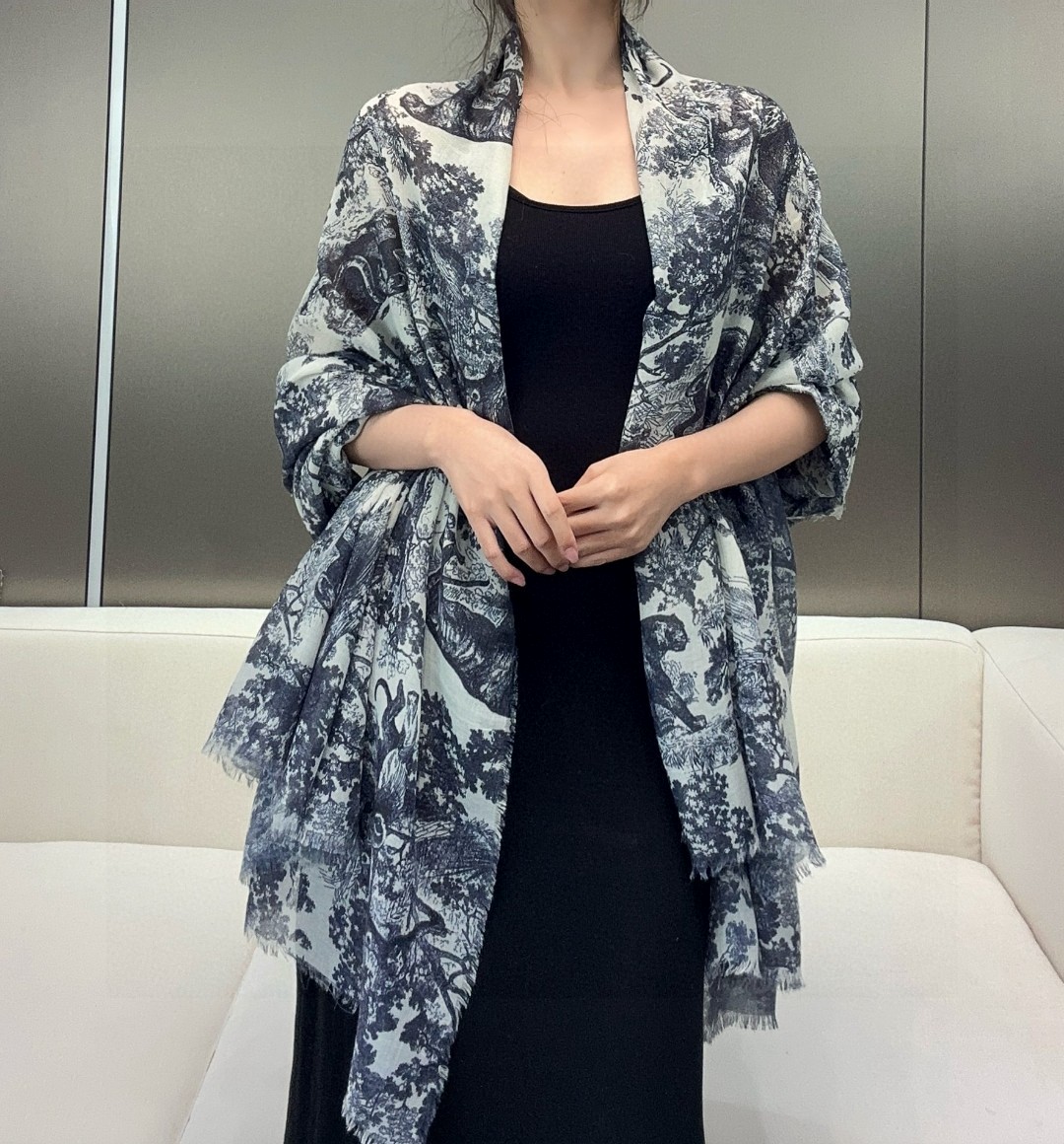  Dior新款伊如动物丛林丝羊绒围巾长款披肩！纯粹的高级和时髦感！太有品味了！！】好看死了，质感有腔调！