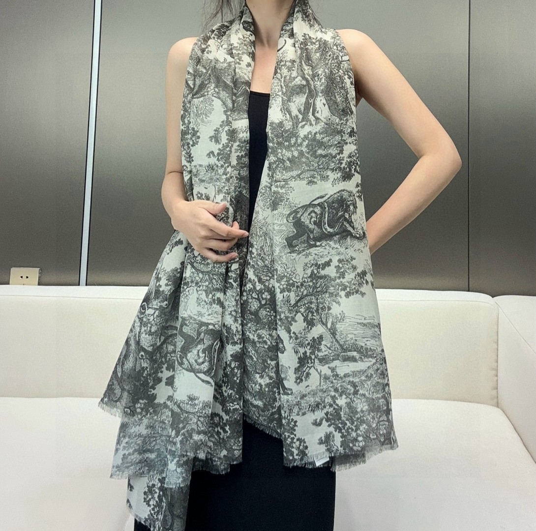  Dior新款伊如动物丛林丝羊绒围巾长款披肩！纯粹的高级和时髦感！太有品味了！！】好看死了，质感有腔调！