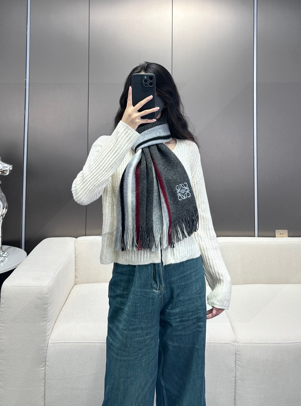    上新！2024年男女同款，百分百纯羊绒 LOEWE（罗意微）同步专柜，高端羊绒针织围巾！】可正式，