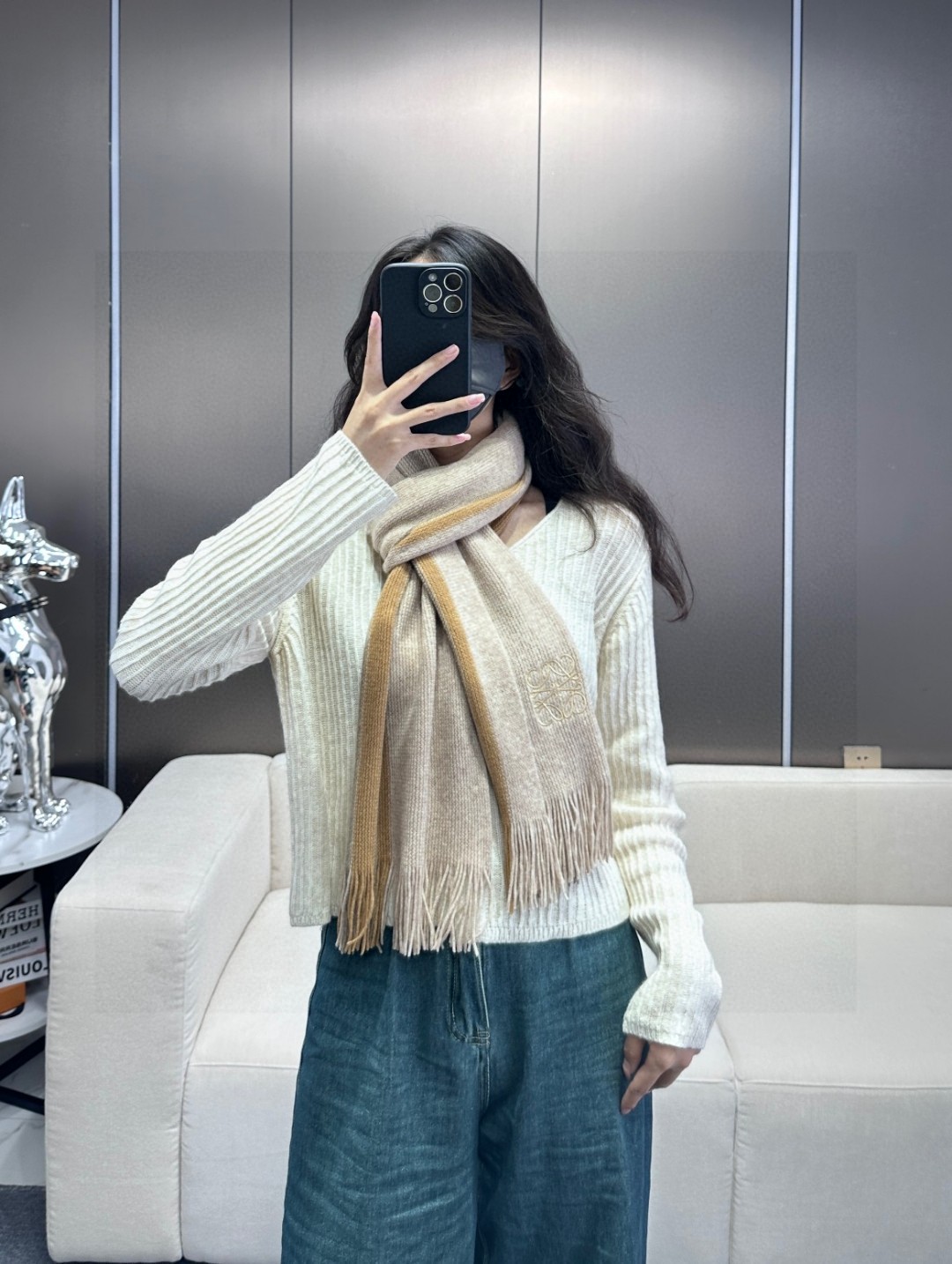    上新！2024年男女同款，百分百纯羊绒 LOEWE（罗意微）同步专柜，高端羊绒针织围巾！】可正式，