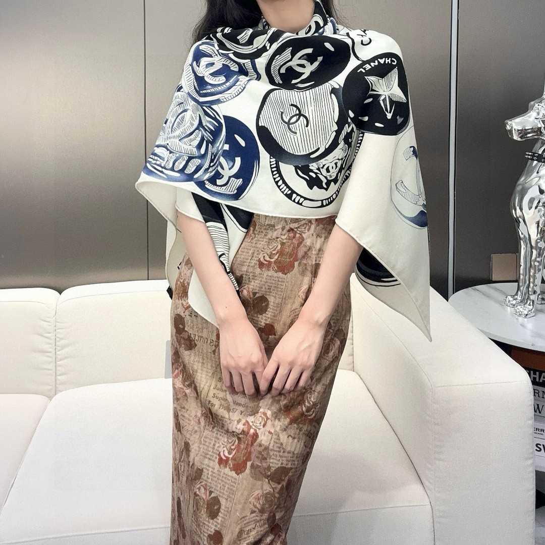  【钱币】
高性价比香奈儿（CHANEL）  【双面同色】 高密度 高工艺
140*140大披肩，70%
