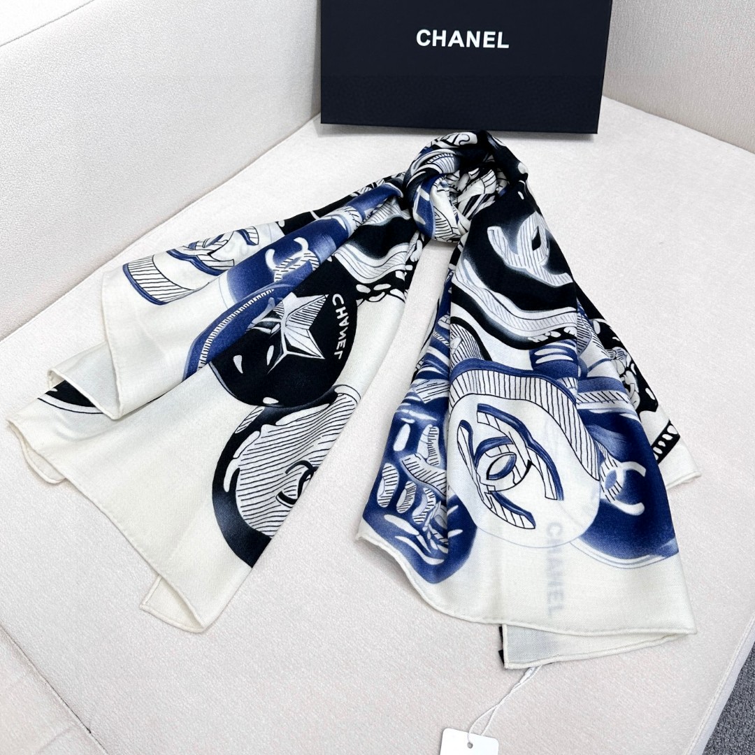  【钱币】
高性价比香奈儿（CHANEL）  【双面同色】 高密度 高工艺
140*140大披肩，70%