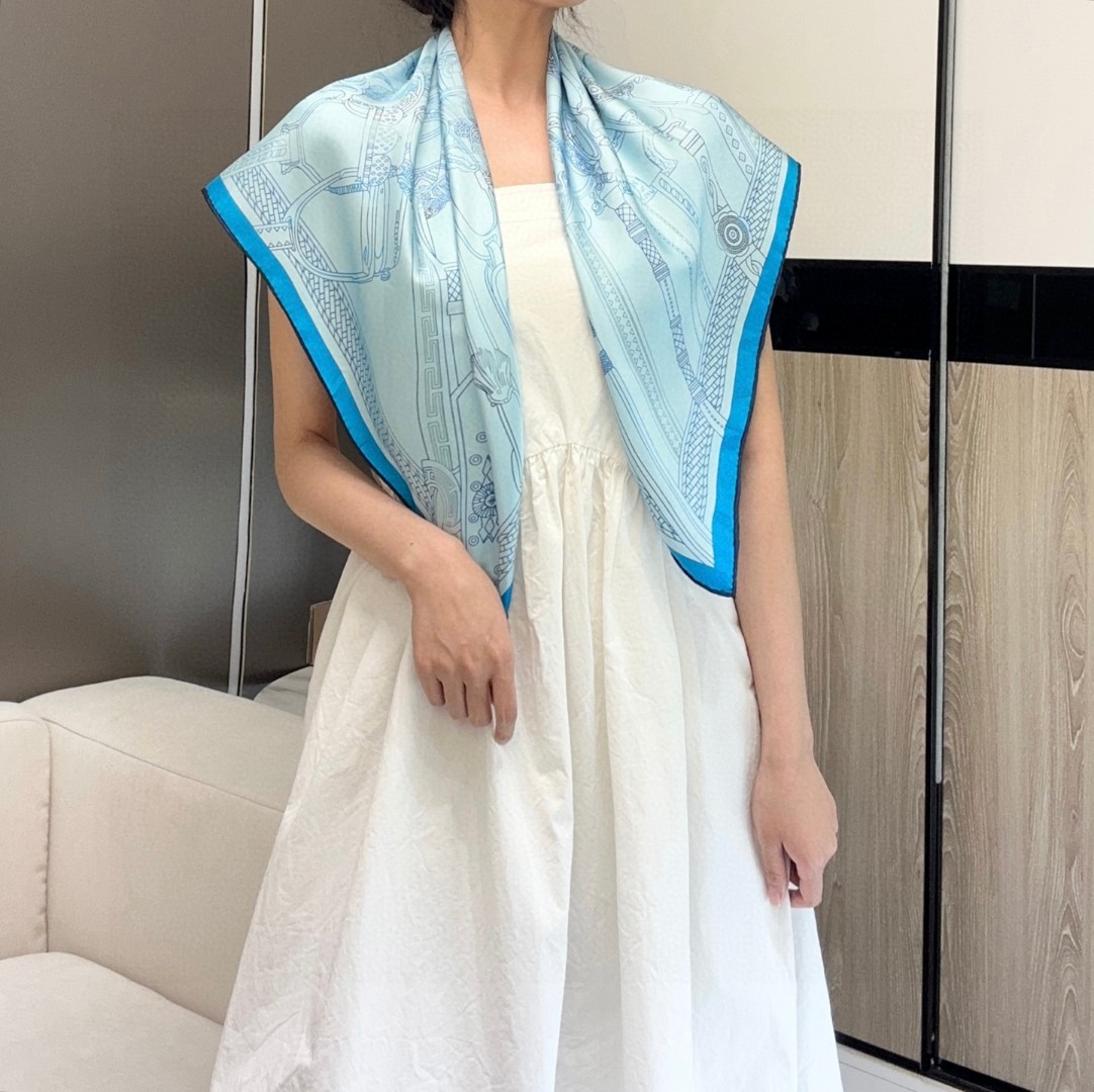   “马镫竞赛混搭”90双面方巾
【18mm顶级真丝双面同色丝巾】手工卷边斜纹真丝双面方巾（100%桑蚕